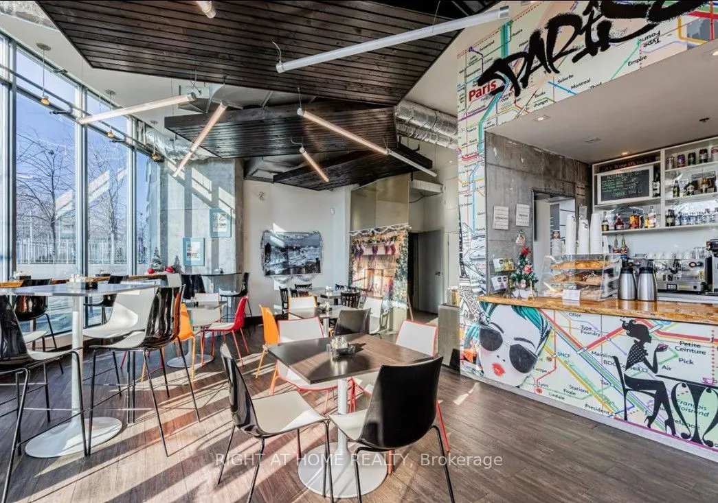 215 Fort York Boulevard