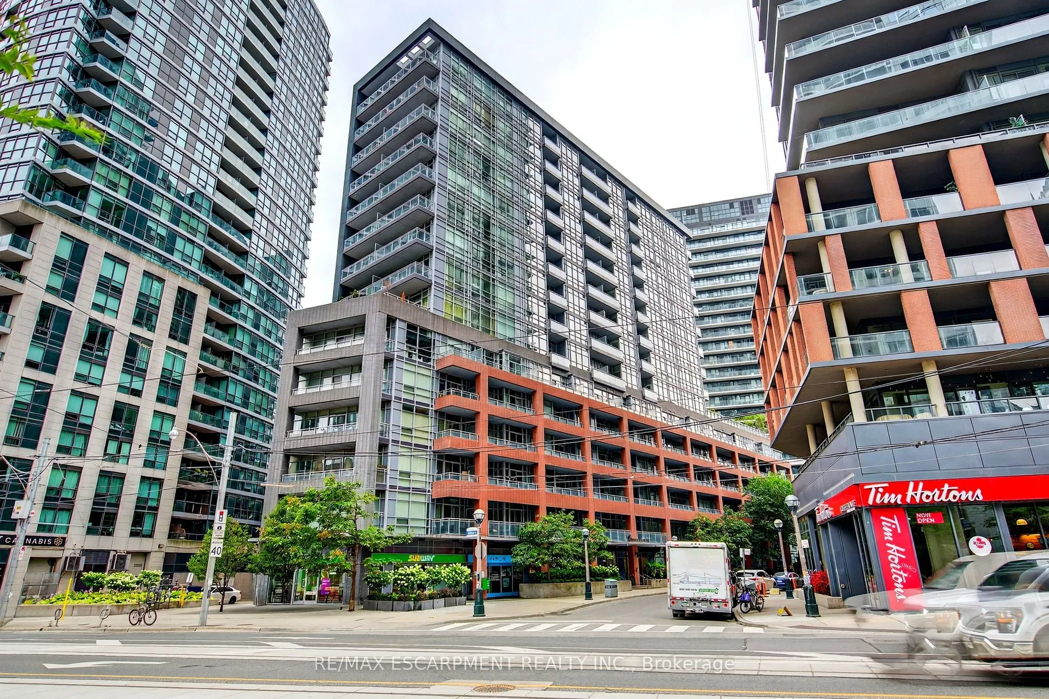 15 BRUYERES Mews, #212