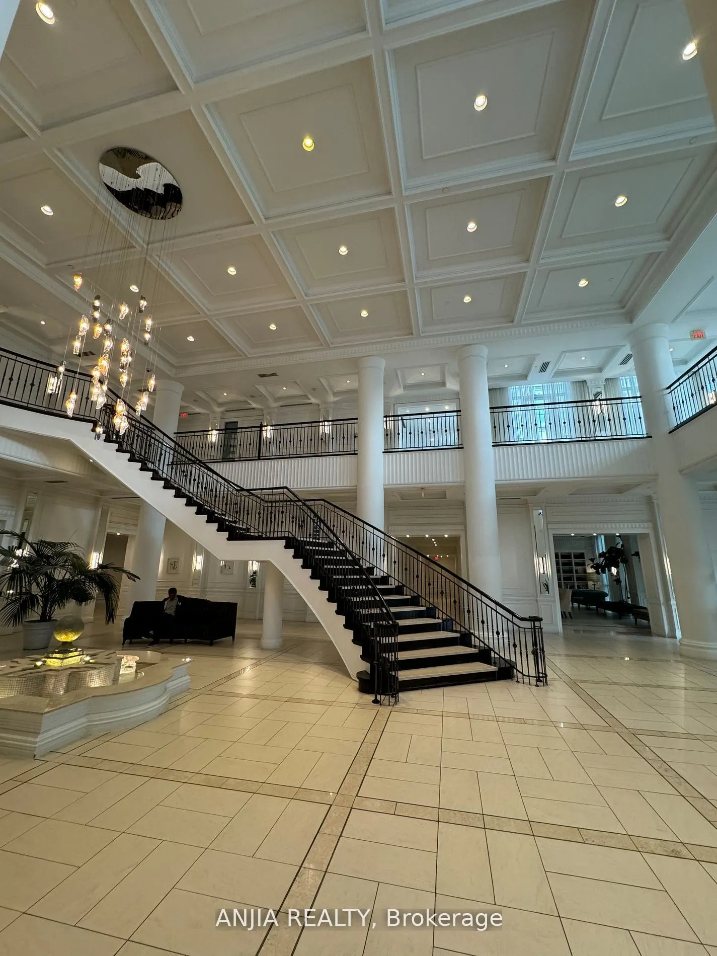 25 Greenview Avenue, #721