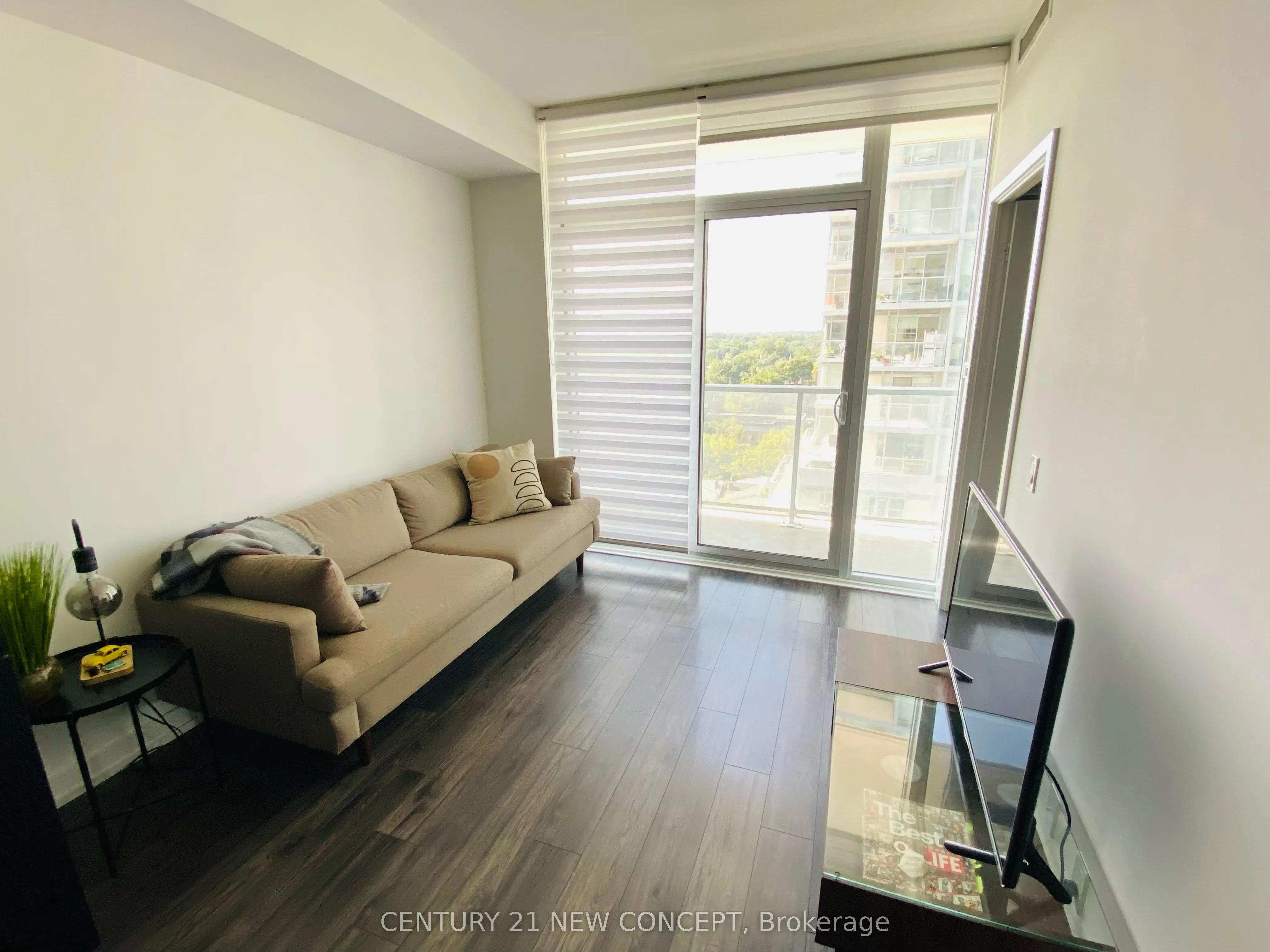 33 Helendale Avenue, #901