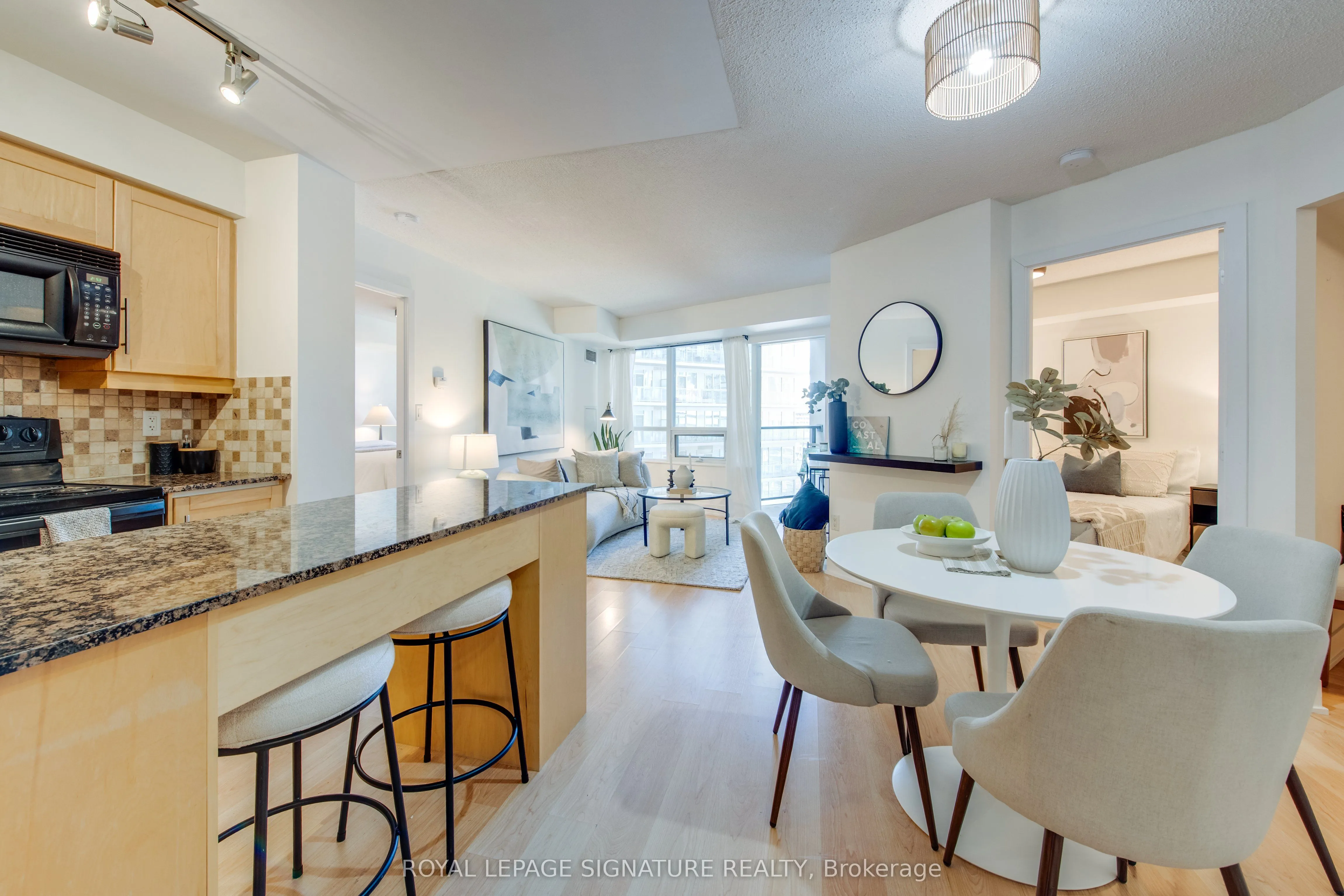 20 Blue Jays Way, #1401