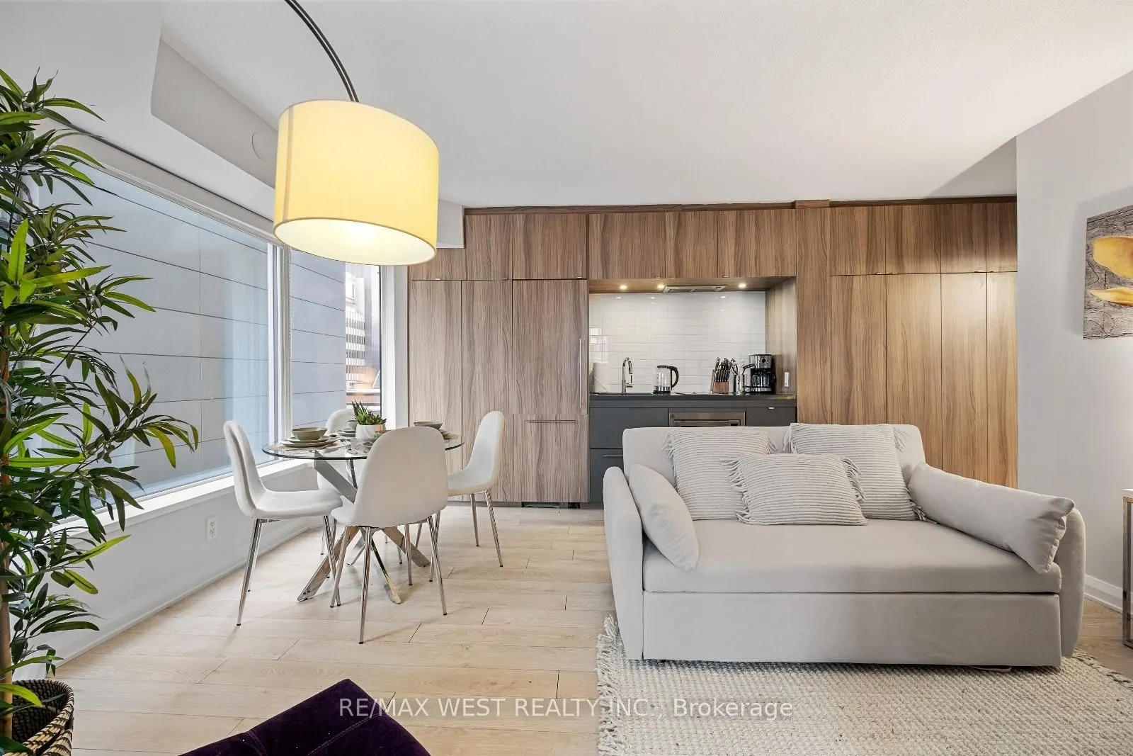 155 Yorkville Avenue, #704