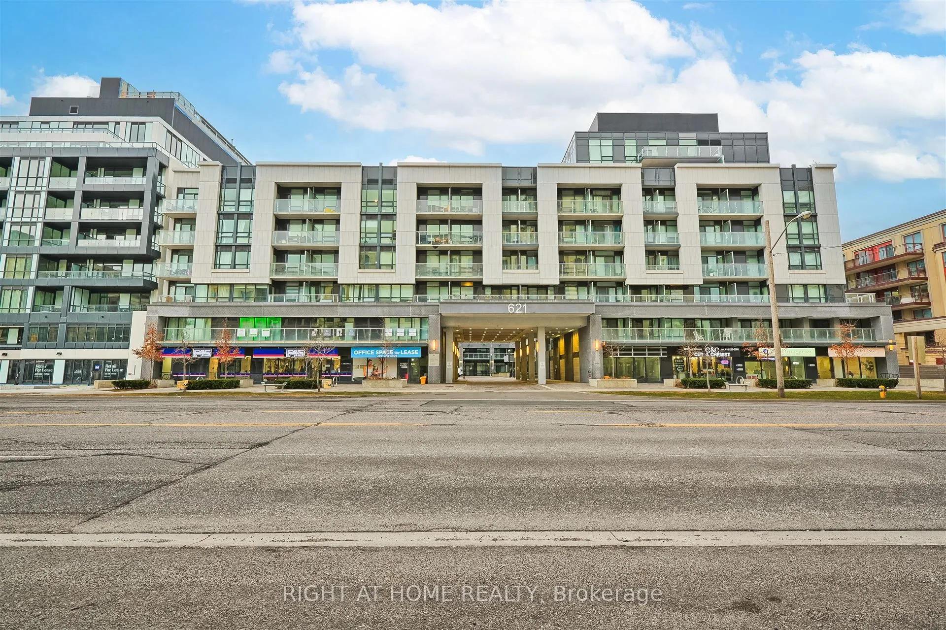 621 Sheppard Avenue E, #321