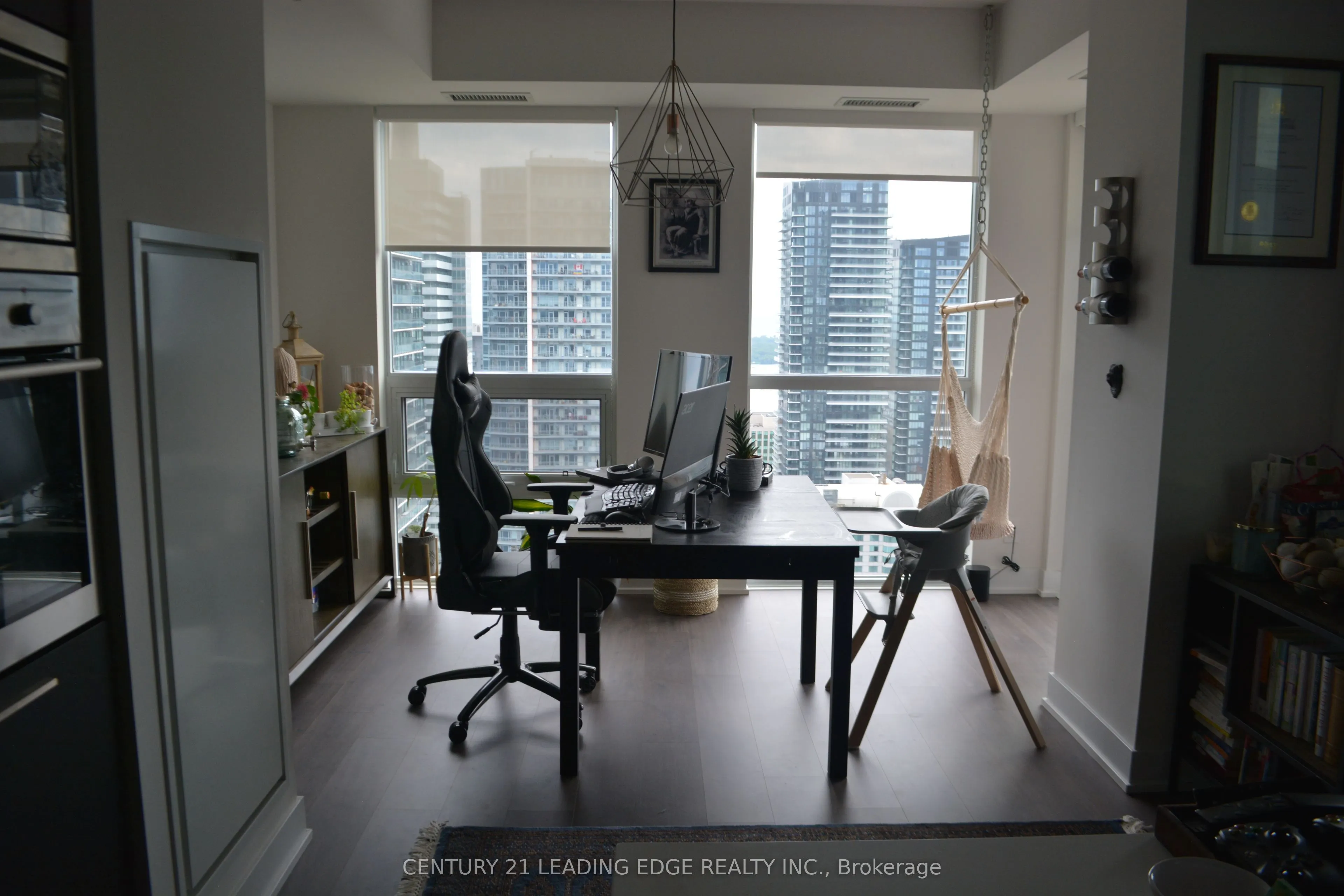 318 Richmond Street W, #3806