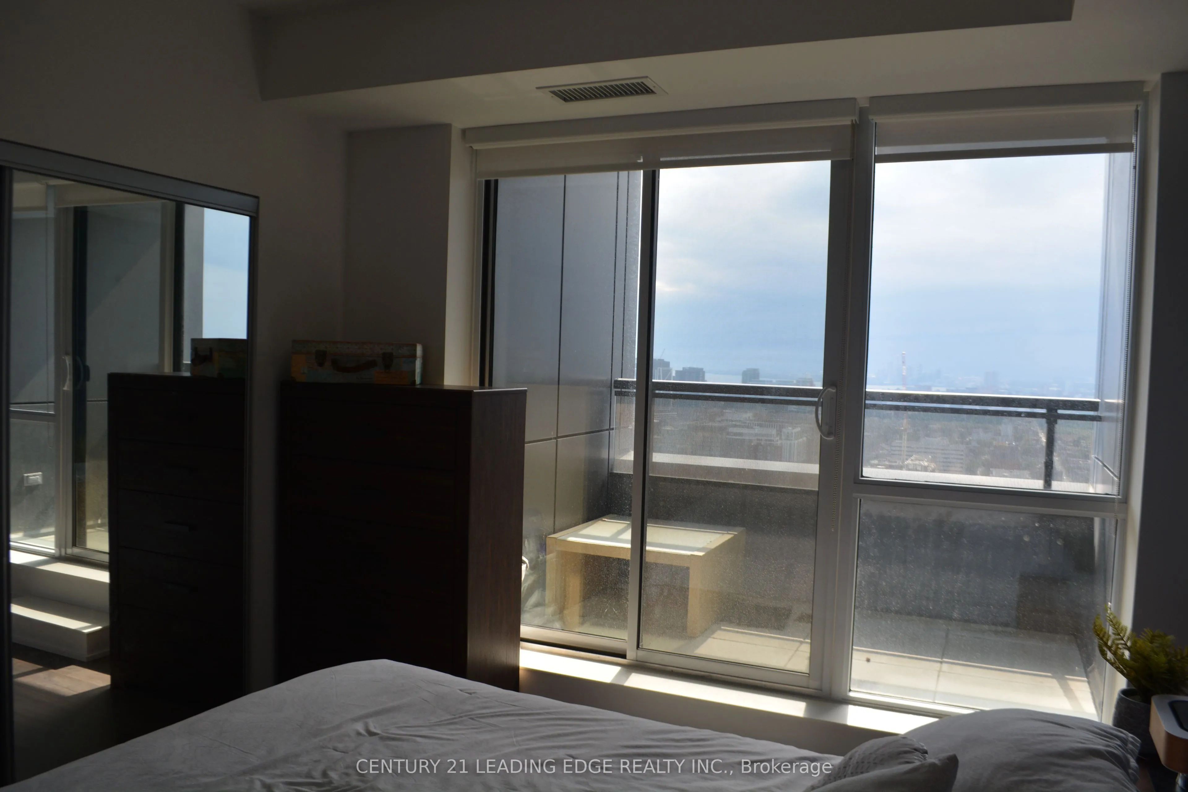 318 Richmond Street W, #3806