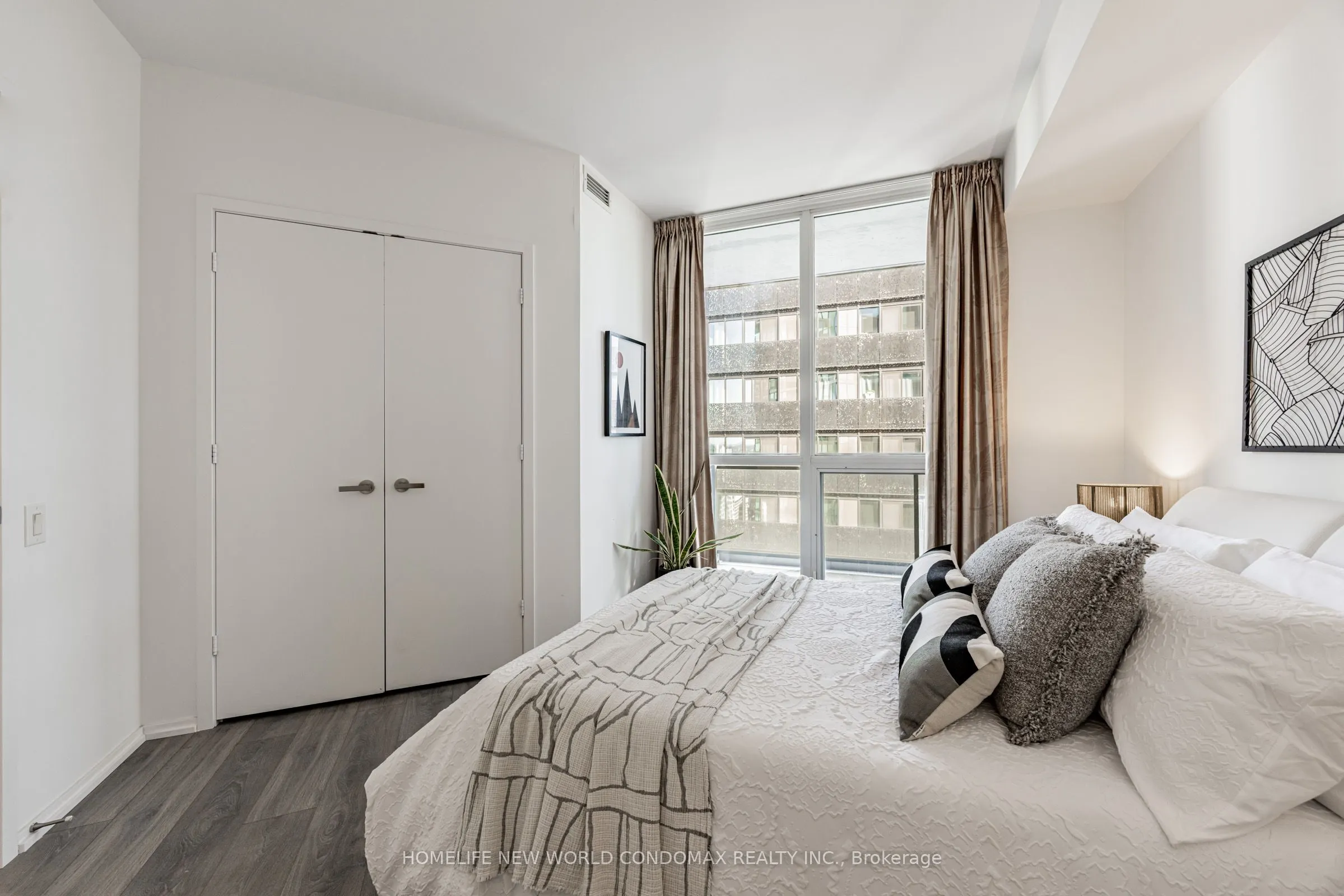 45 CHARLES Street E, #5010