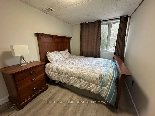 33 Wycliffe Crescent