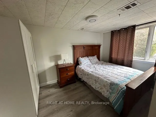 33 Wycliffe Crescent