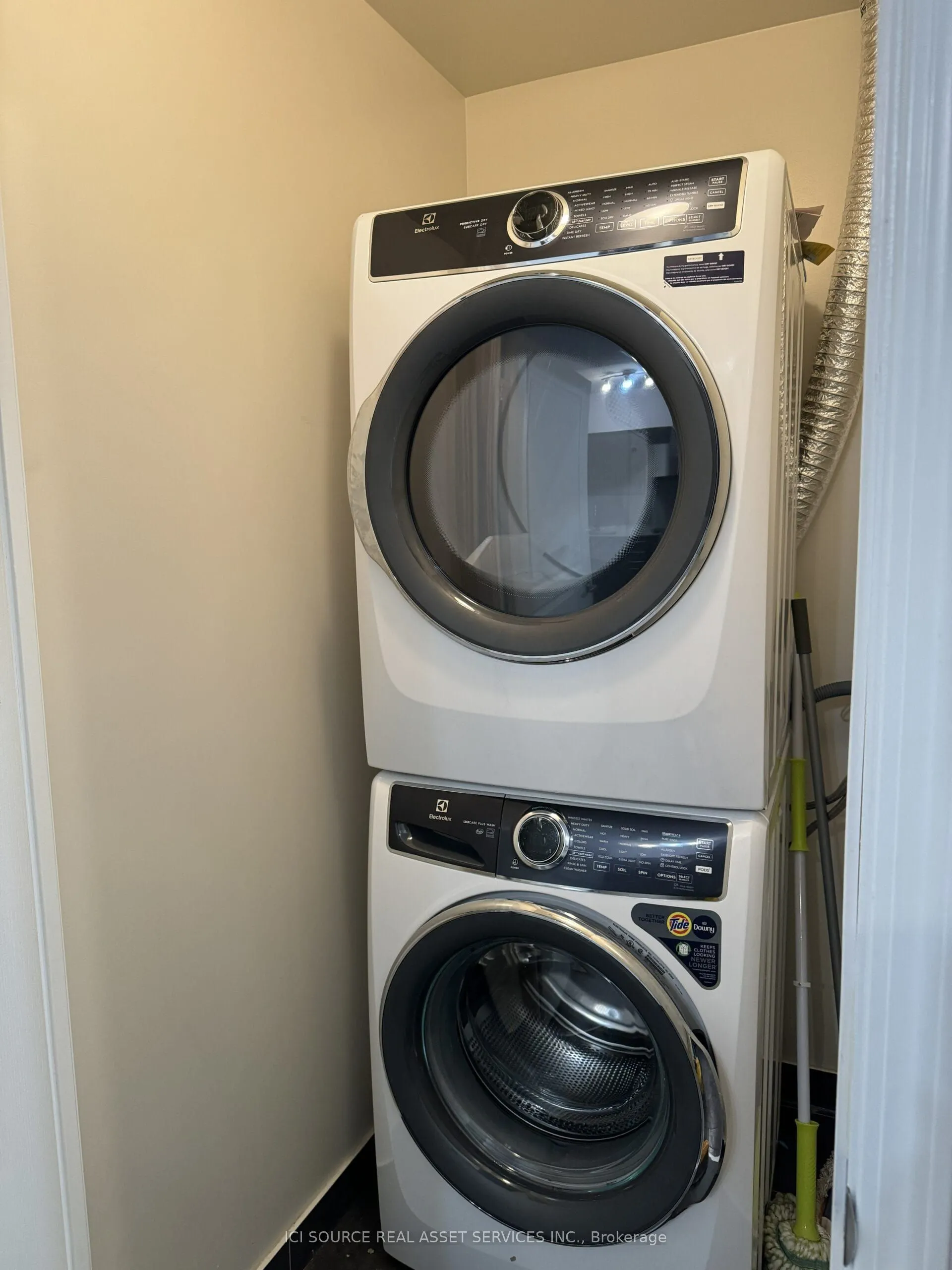 352 Front Street W, #1820