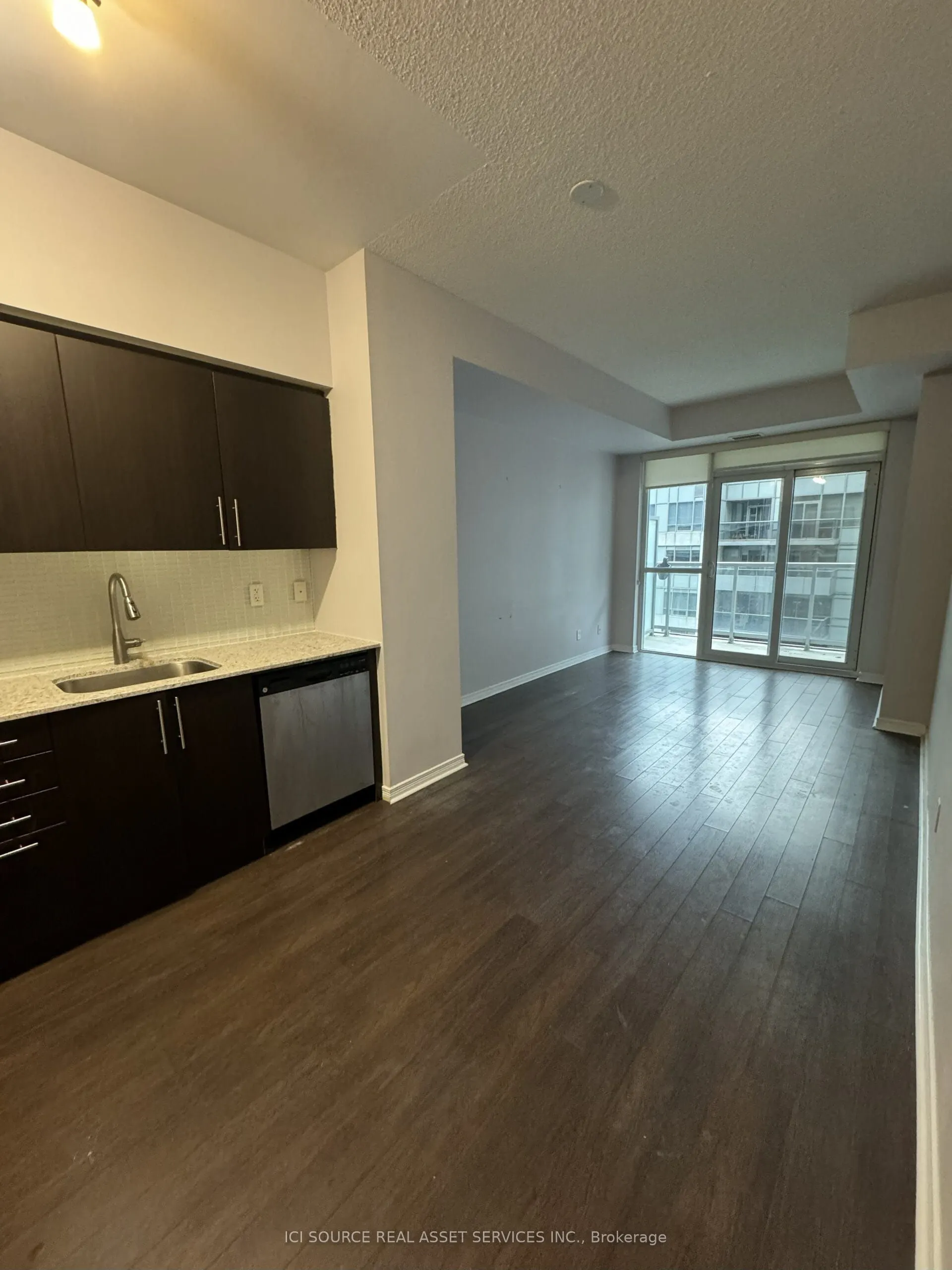 352 Front Street W, #1820