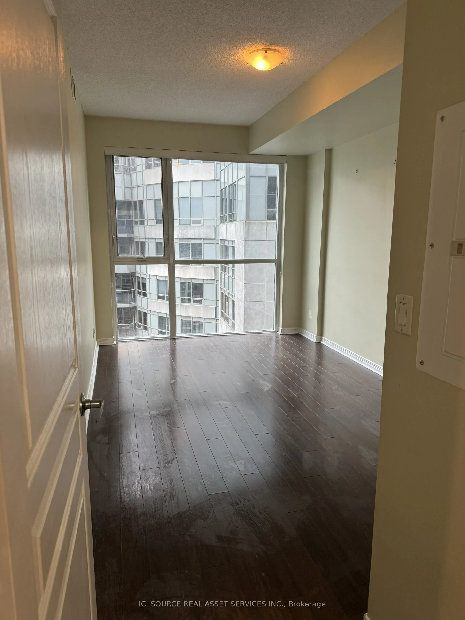 352 Front Street W, #1820