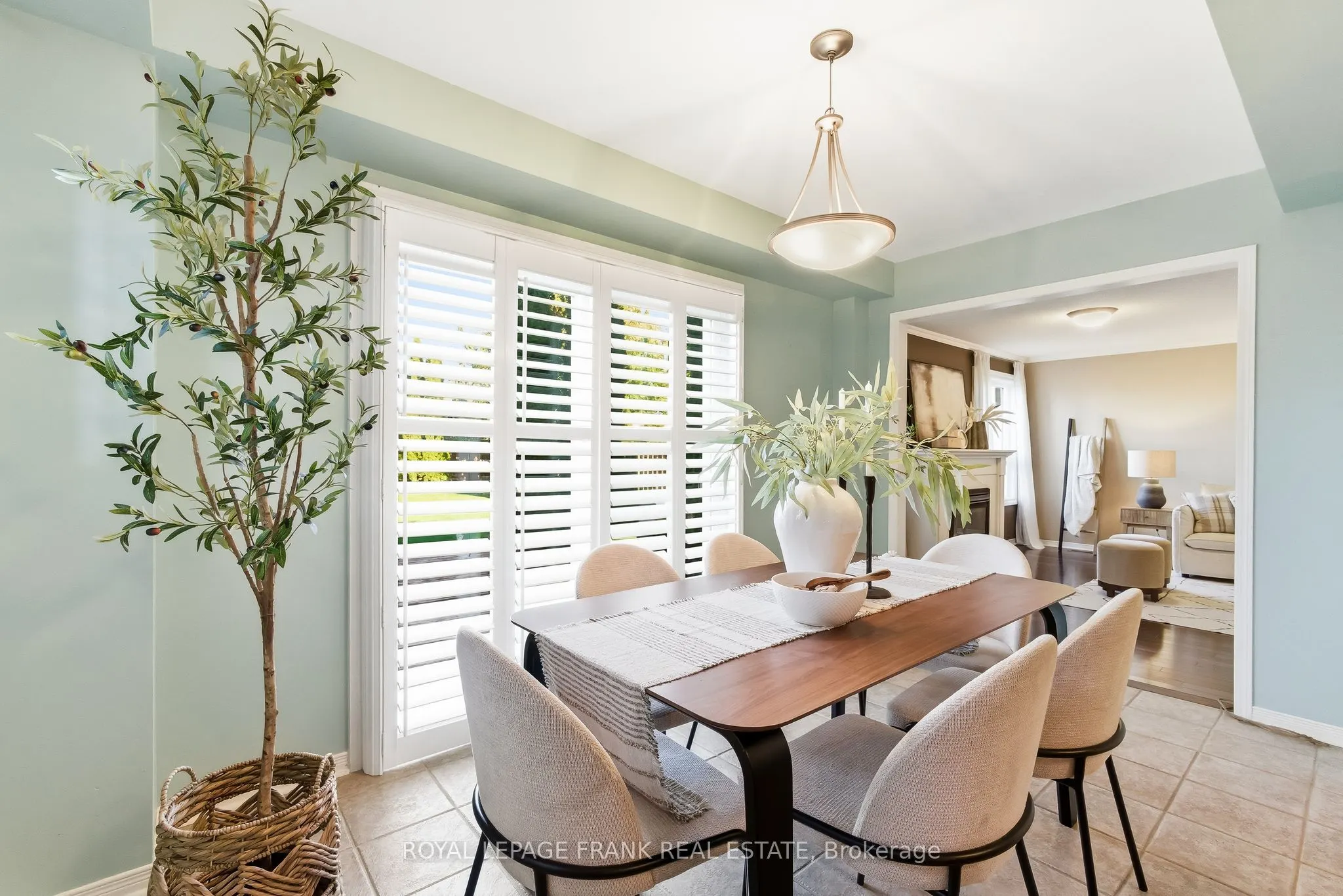 540 Woodmount Crescent