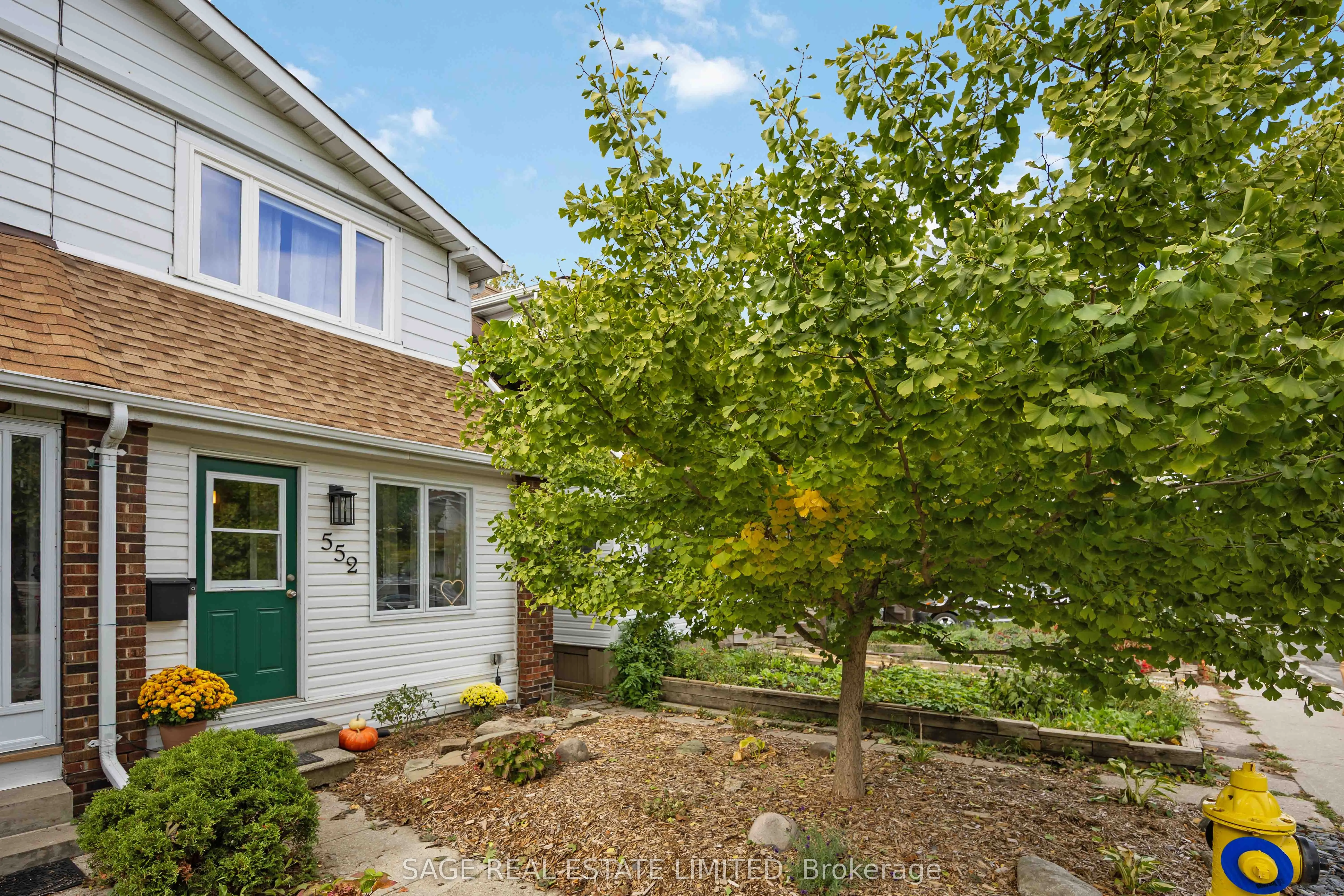 552 Victoria Park Avenue