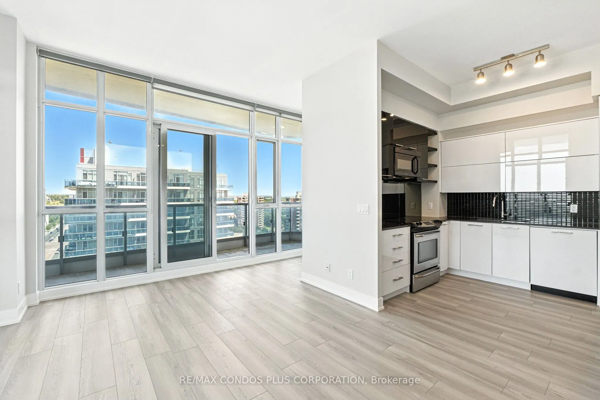 9471 Yonge Street, #Lph15