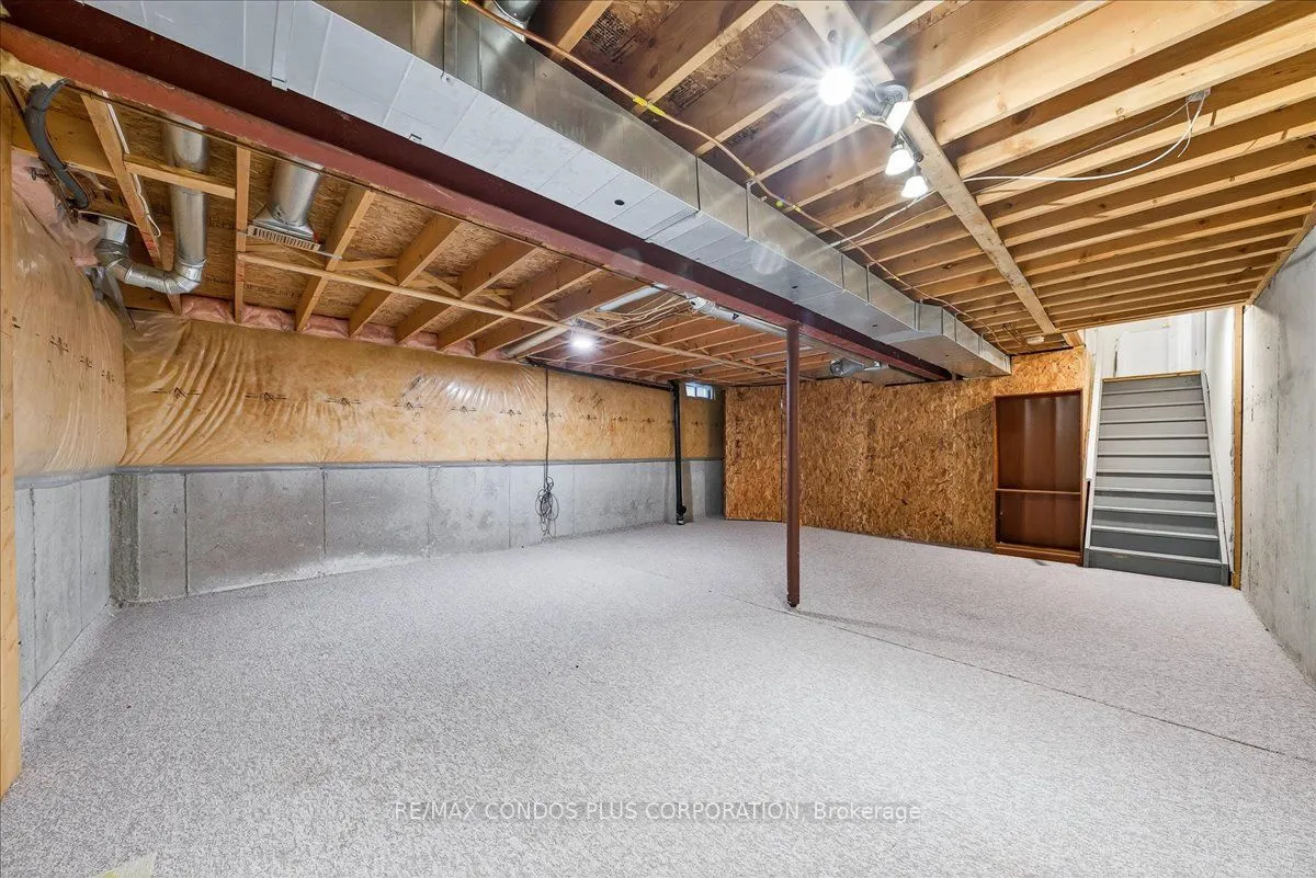 289 Deepsprings Crescent