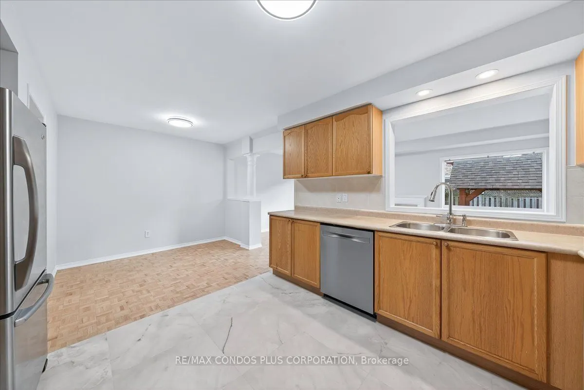 289 Deepsprings Crescent