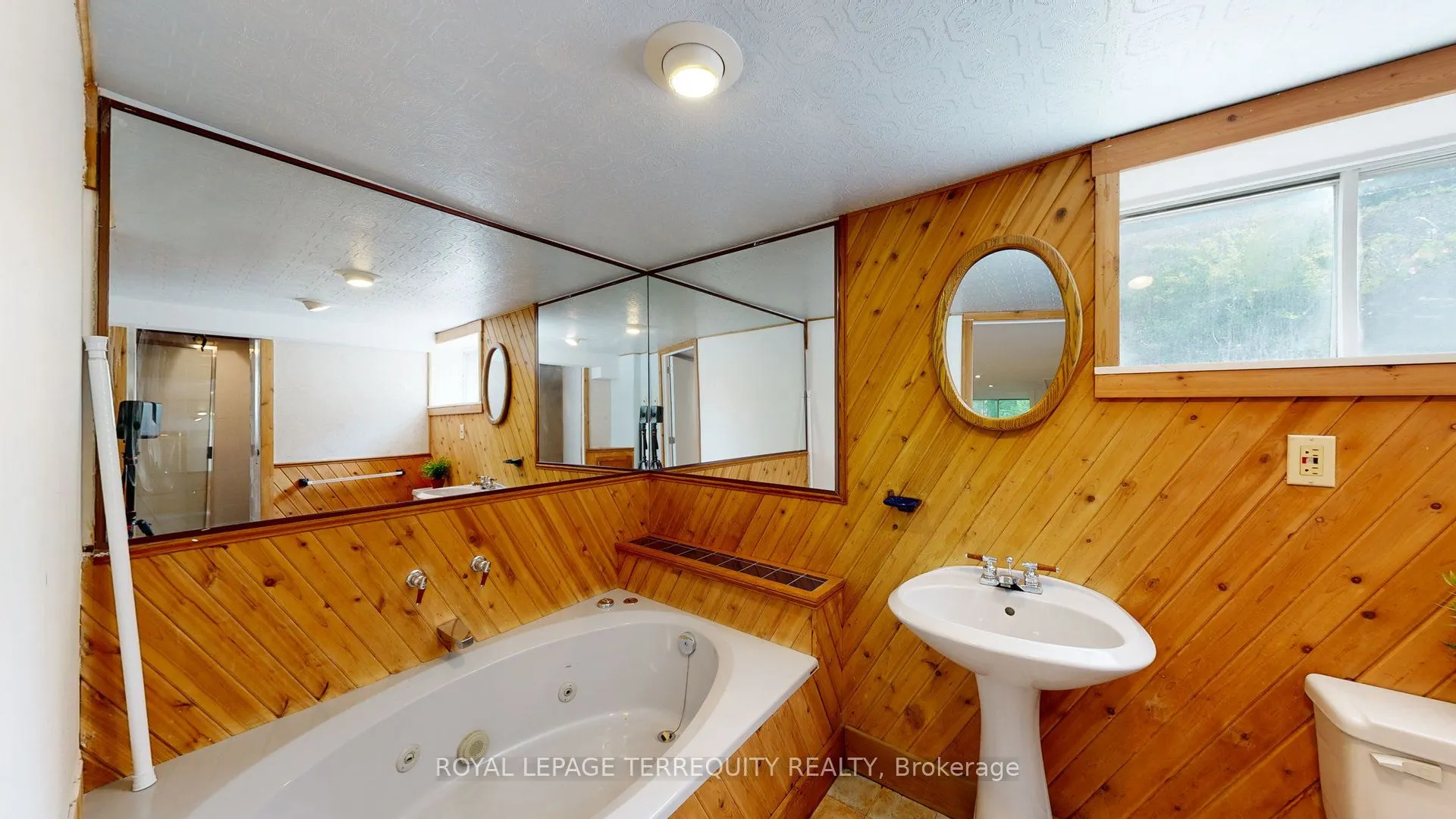 65 Burnhamthorpe Crescent