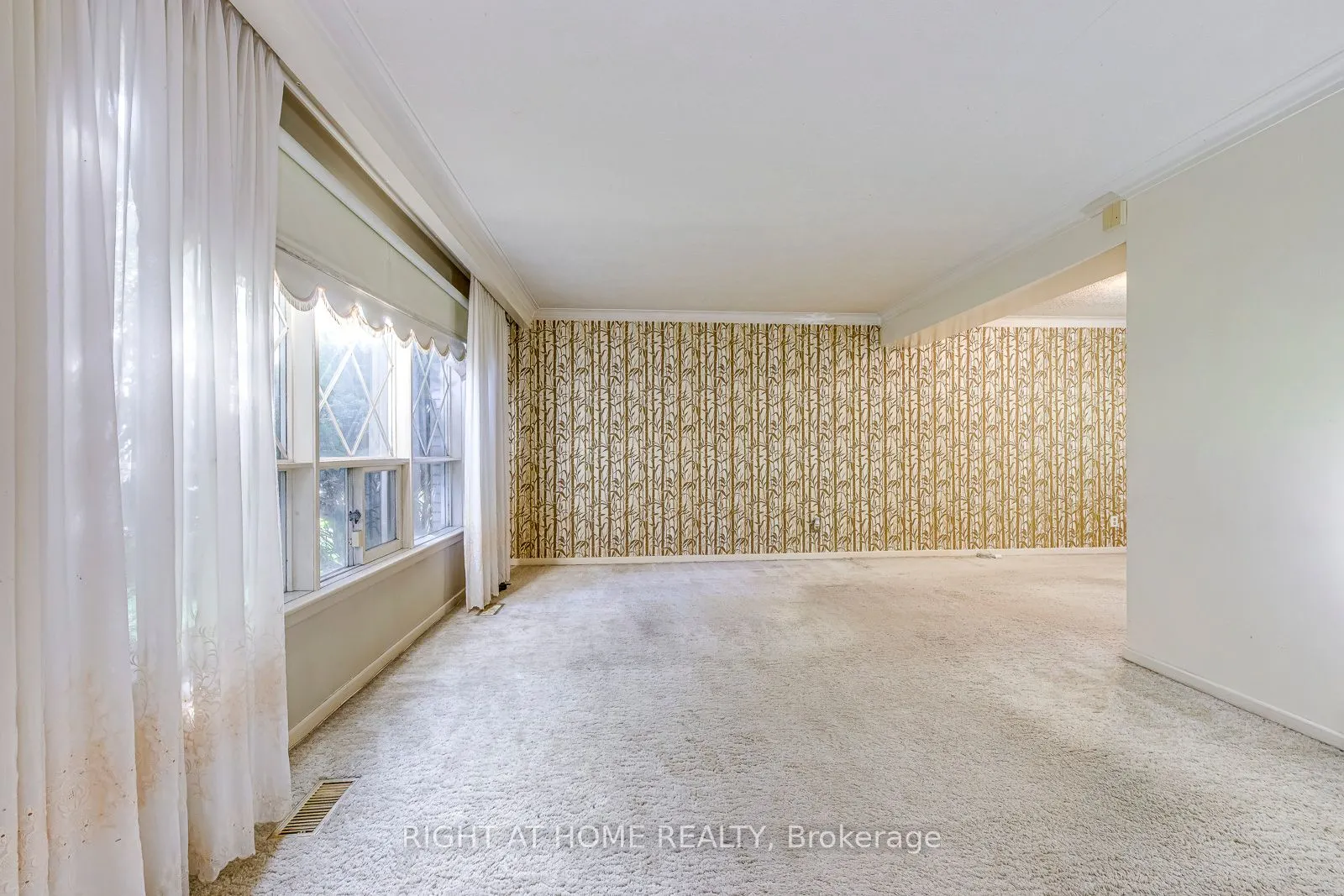 2572 Islington Avenue