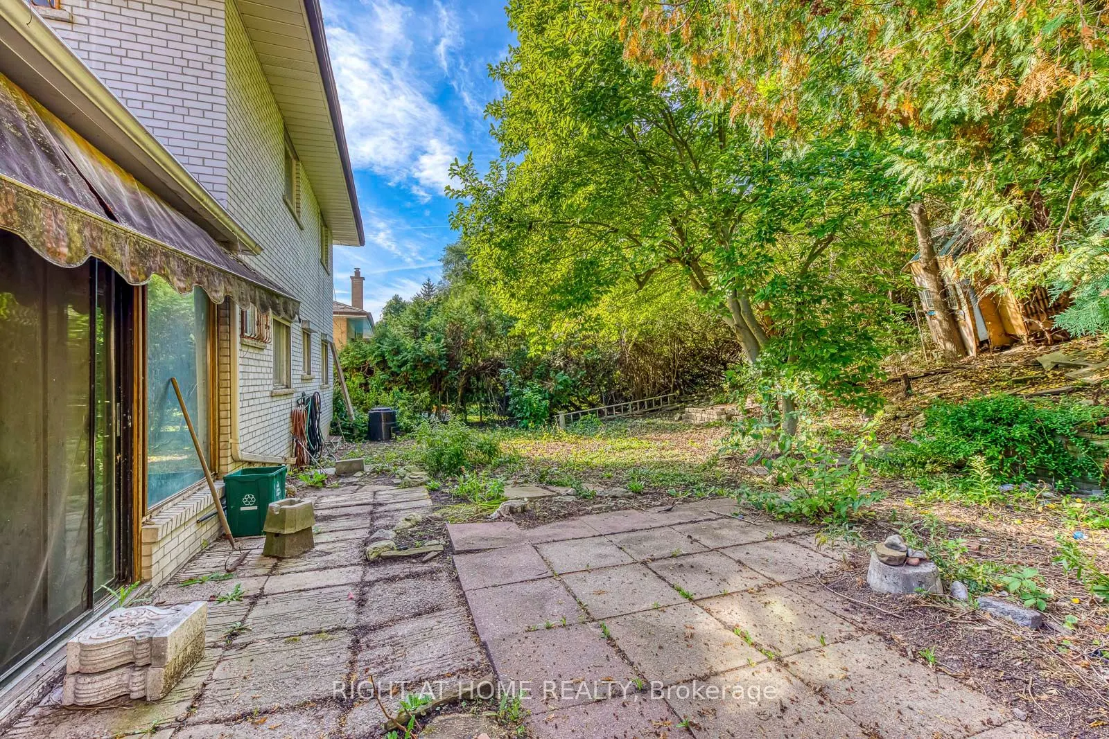 2572 Islington Avenue