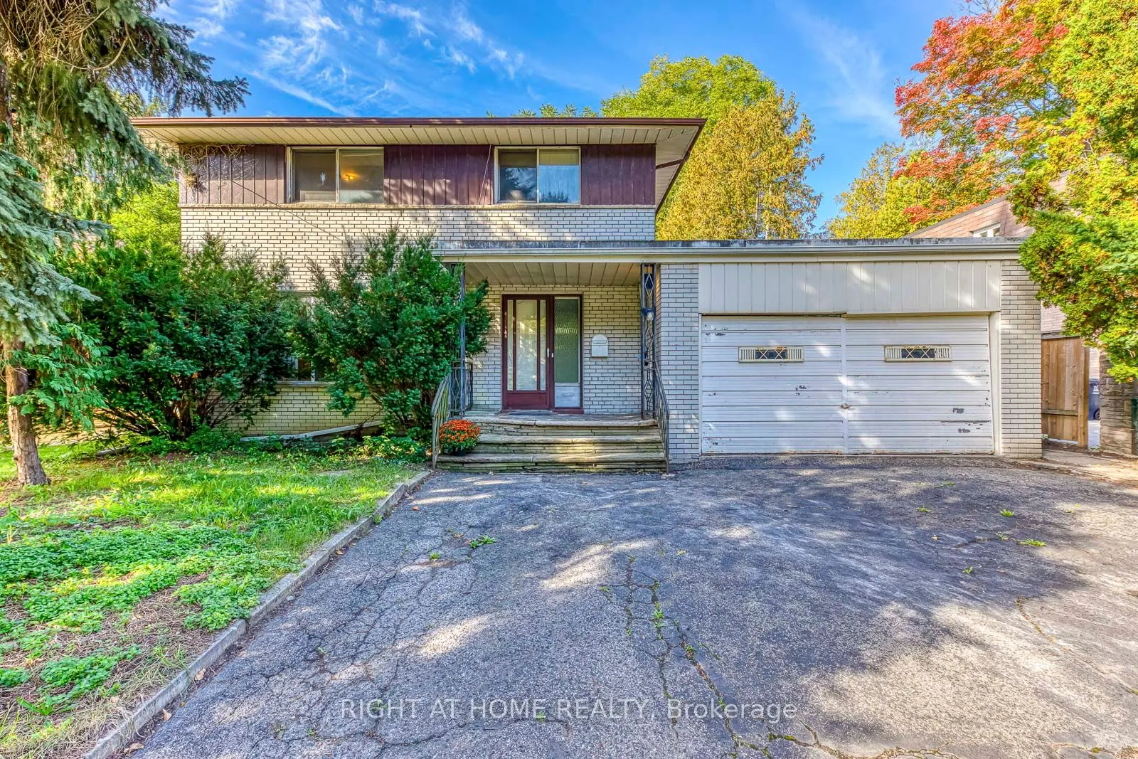 2572 Islington Avenue