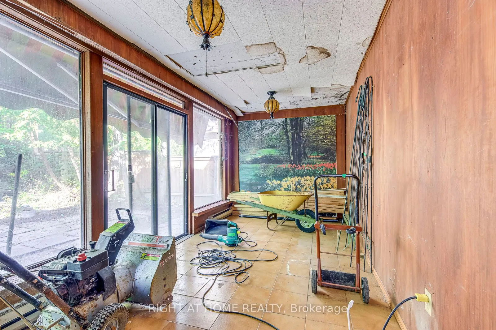 2572 Islington Avenue