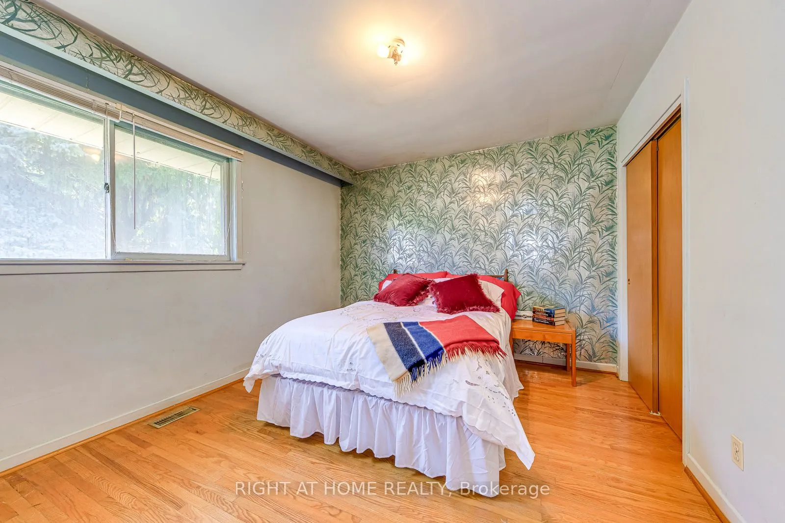 2572 Islington Avenue