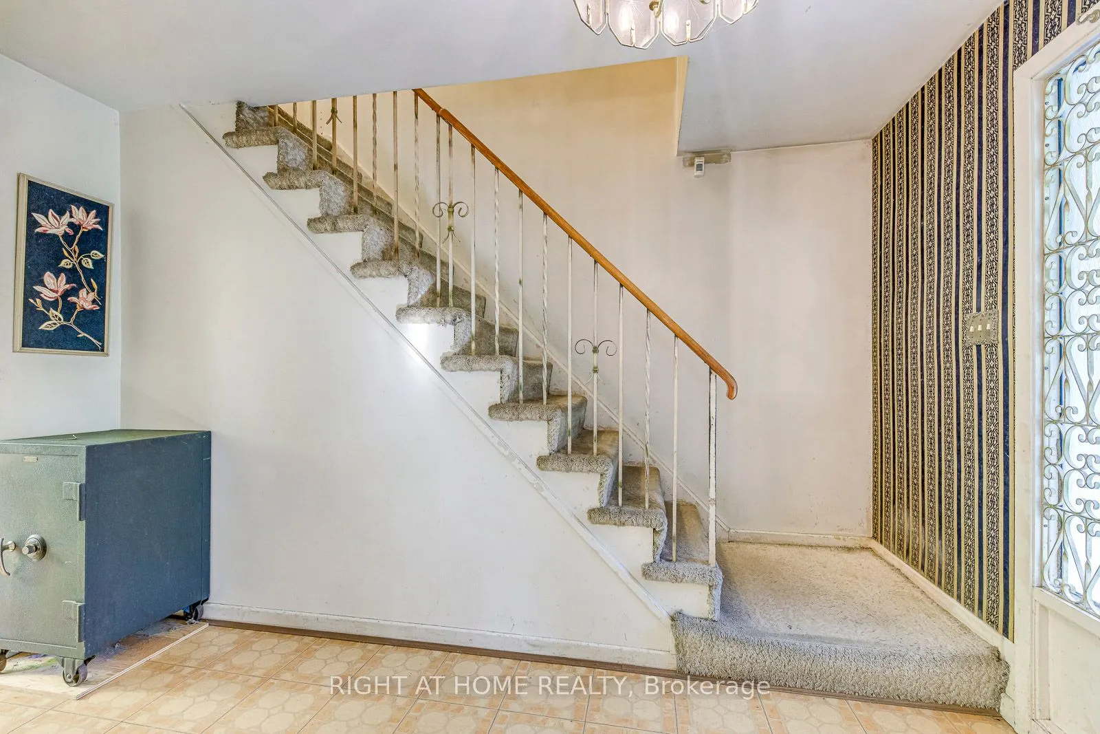 2572 Islington Avenue