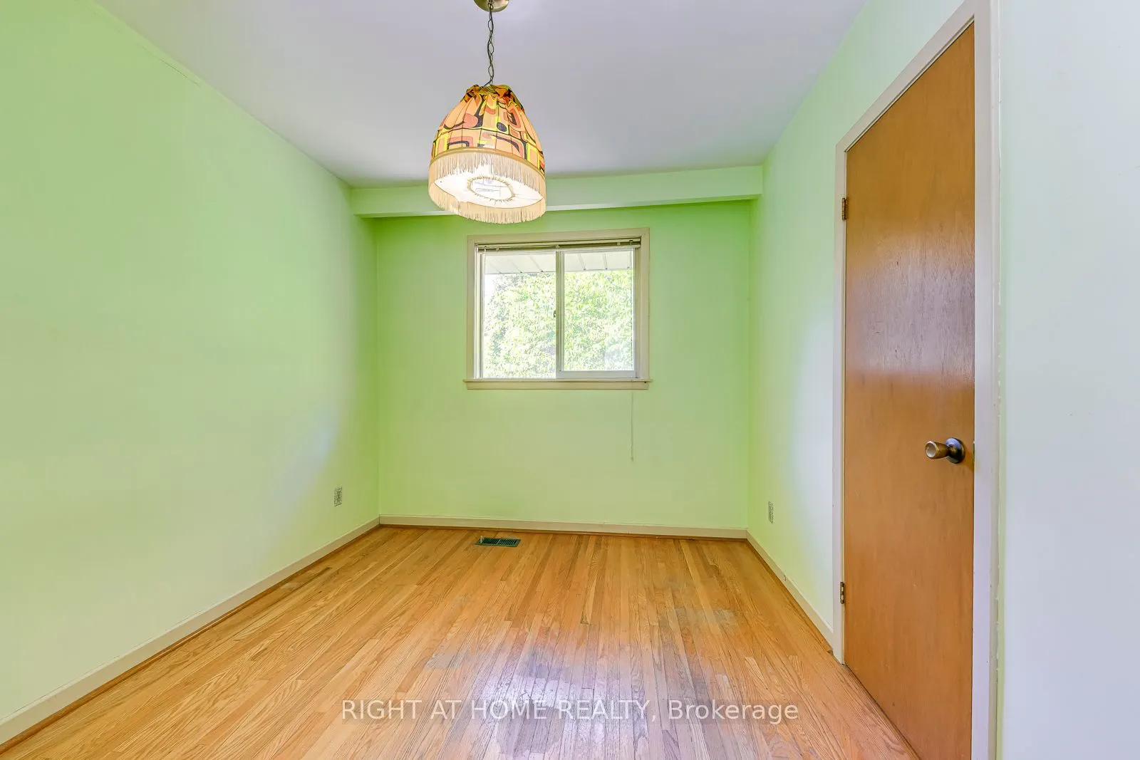 2572 Islington Avenue