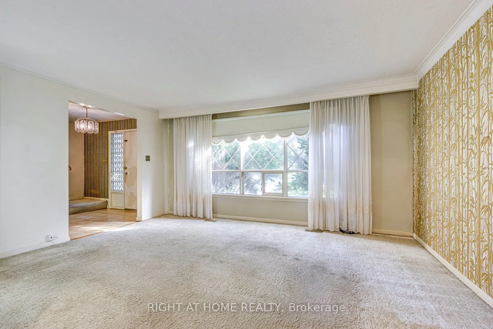 2572 Islington Avenue