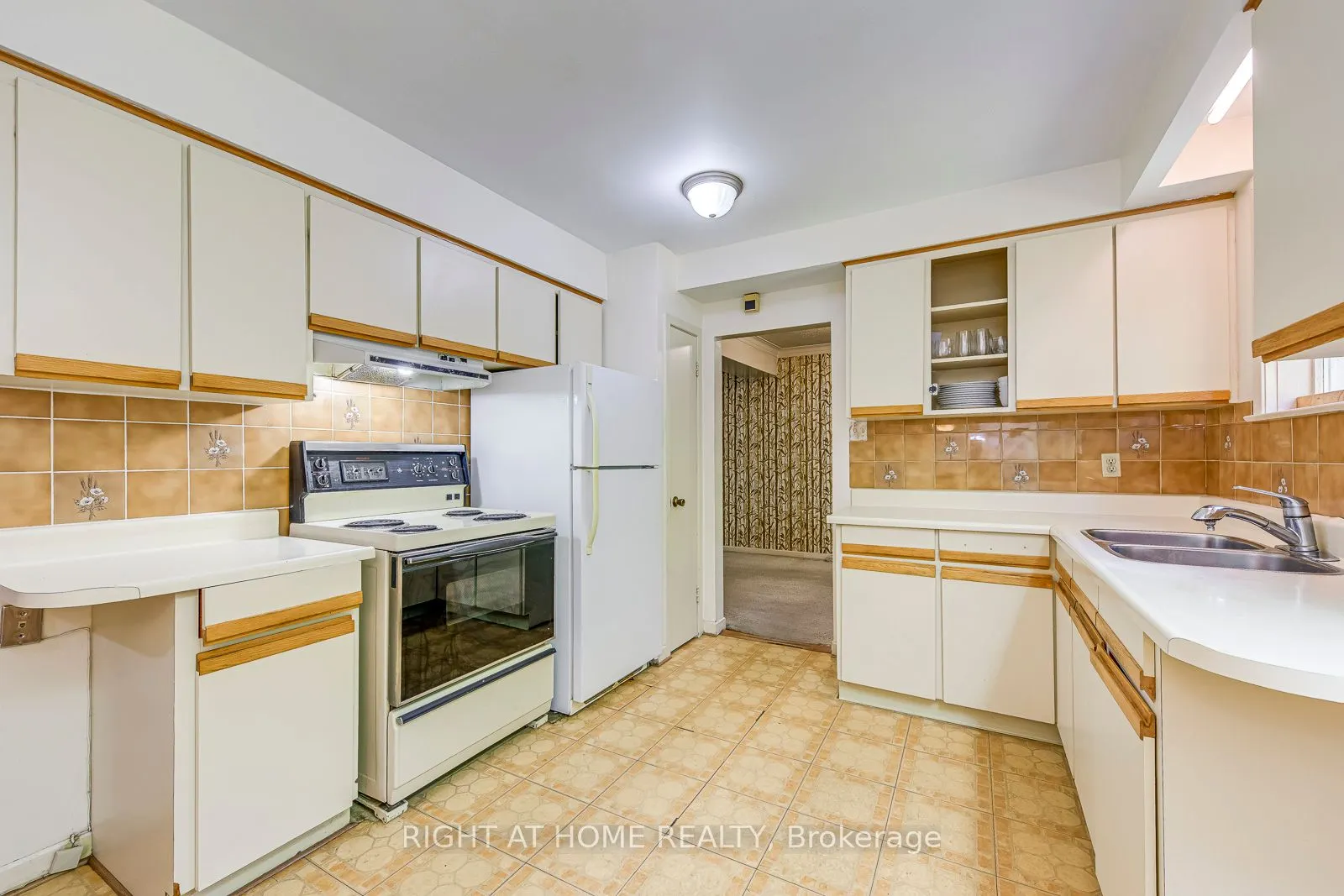 2572 Islington Avenue