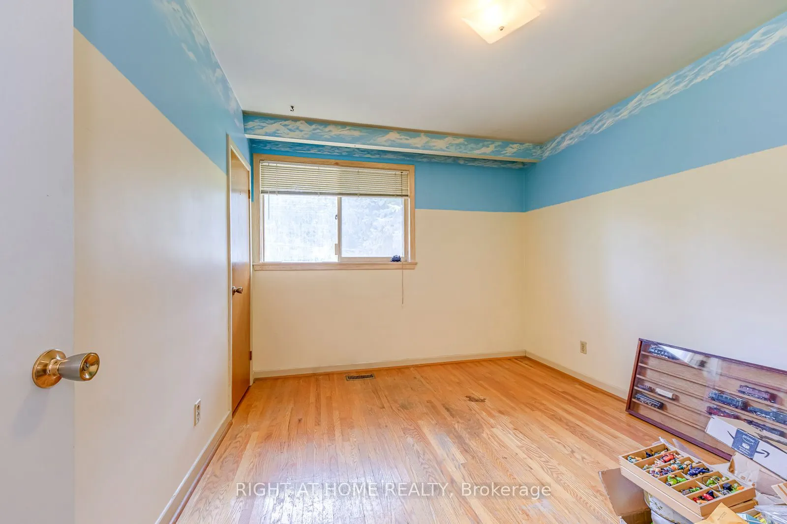 2572 Islington Avenue