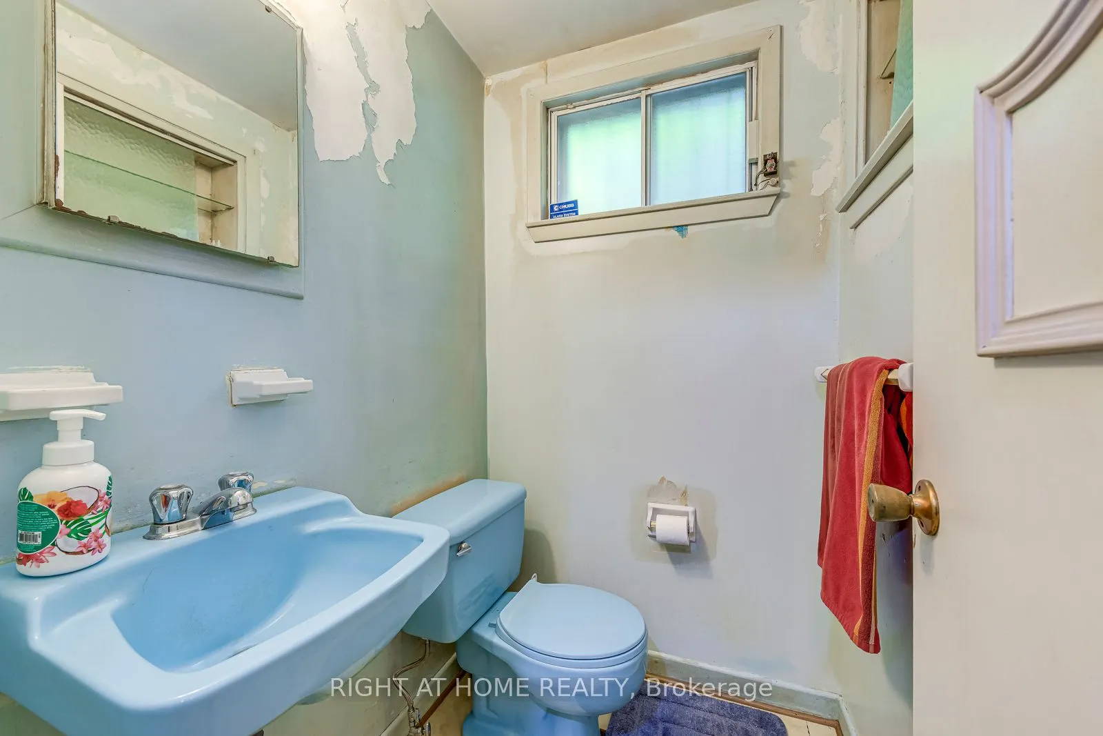 2572 Islington Avenue