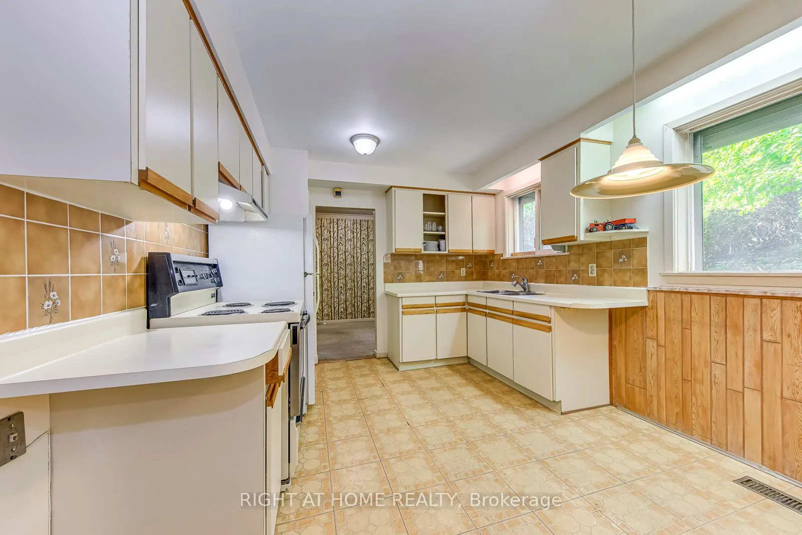 2572 Islington Avenue