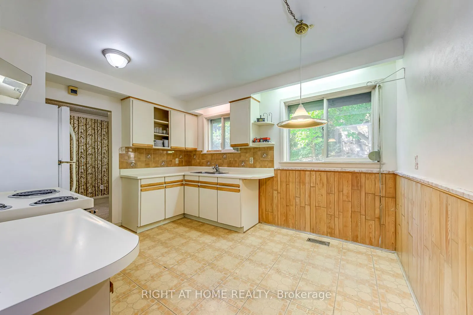 2572 Islington Avenue