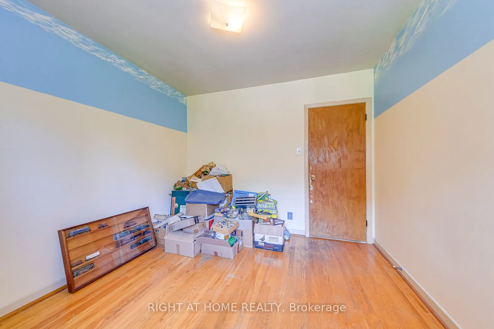 2572 Islington Avenue