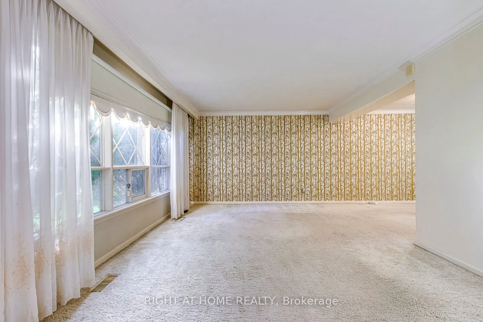 2572 Islington Avenue