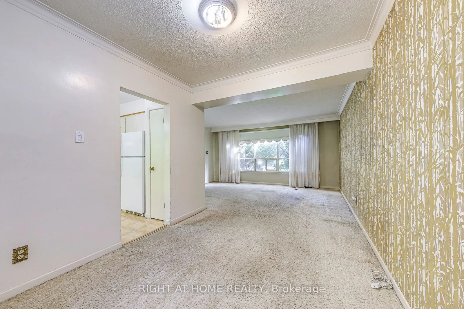 2572 Islington Avenue