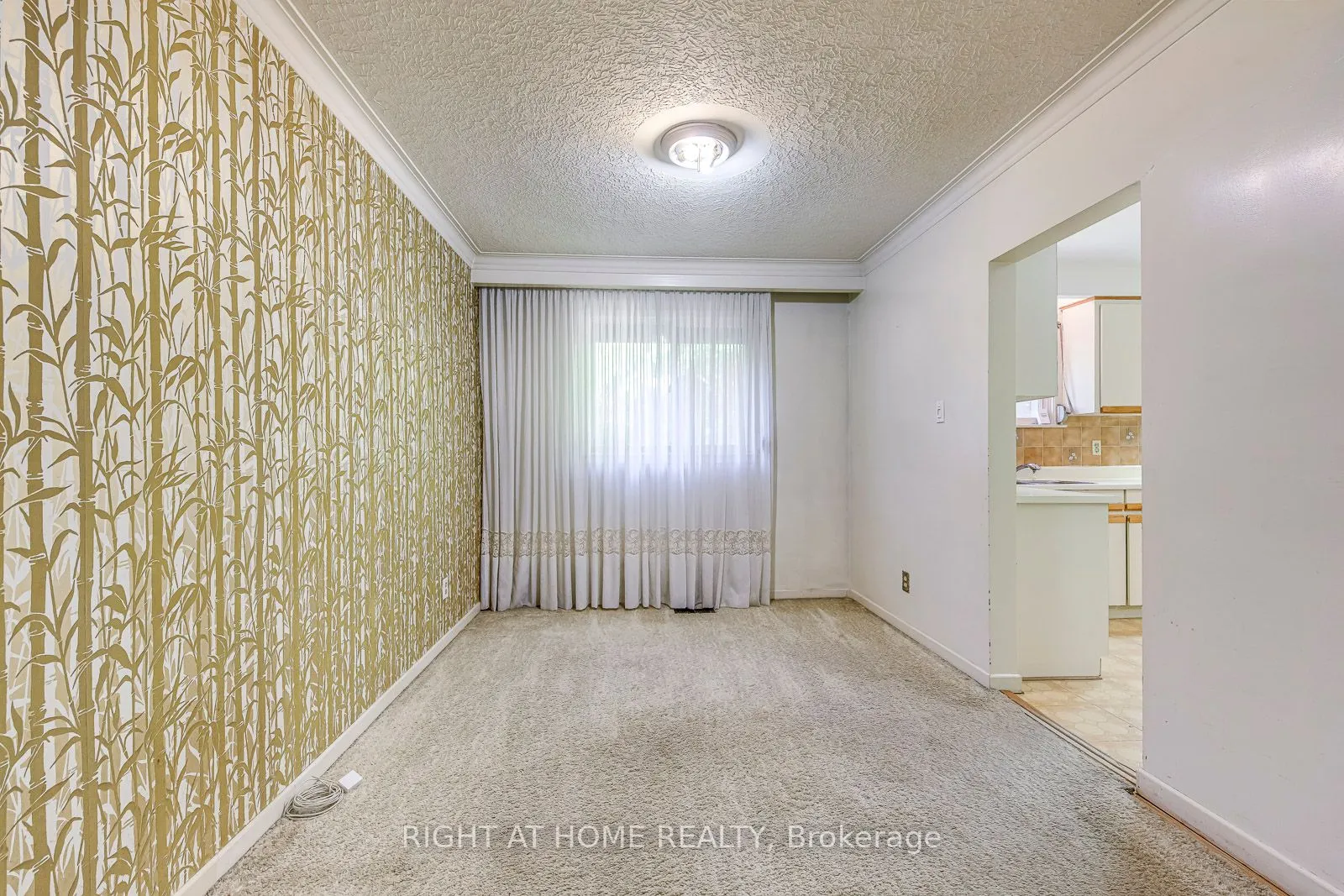 2572 Islington Avenue