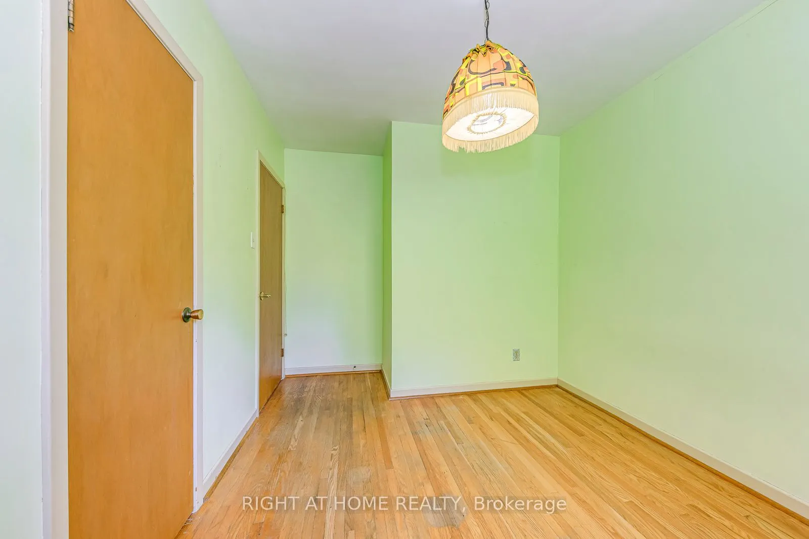 2572 Islington Avenue