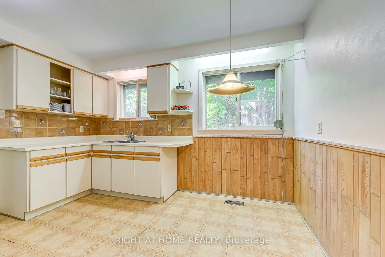 2572 Islington Avenue