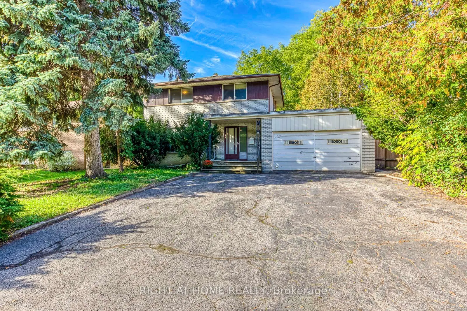 2572 Islington Avenue