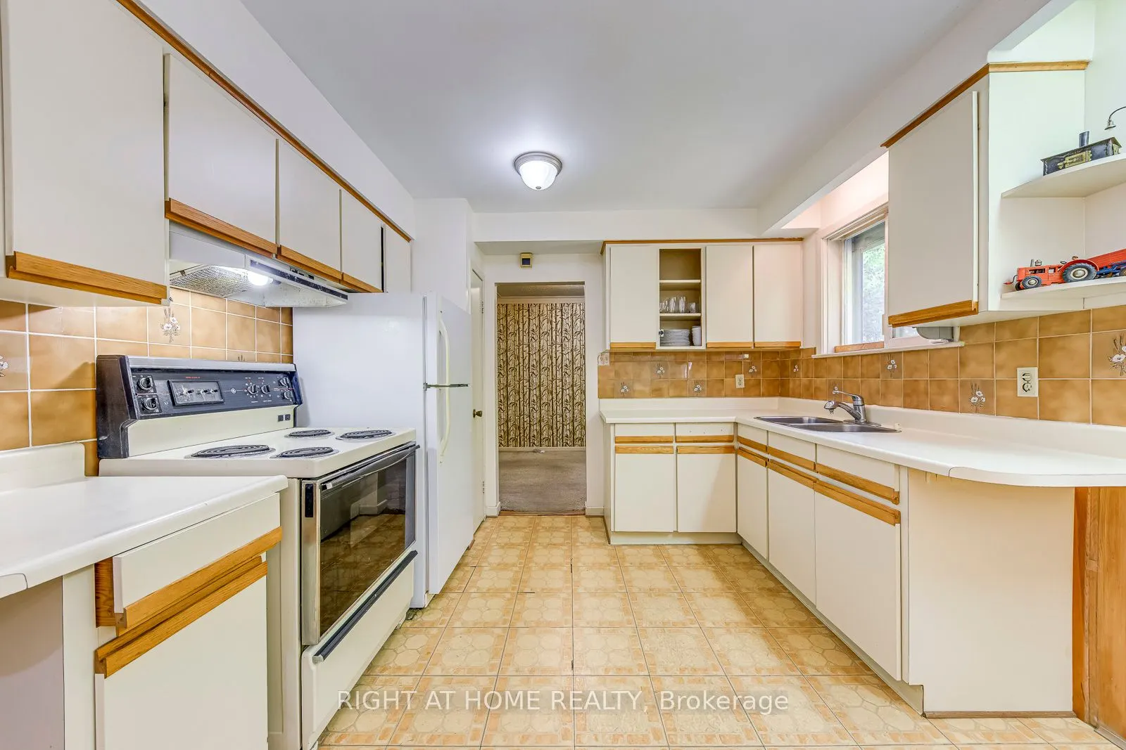 2572 Islington Avenue