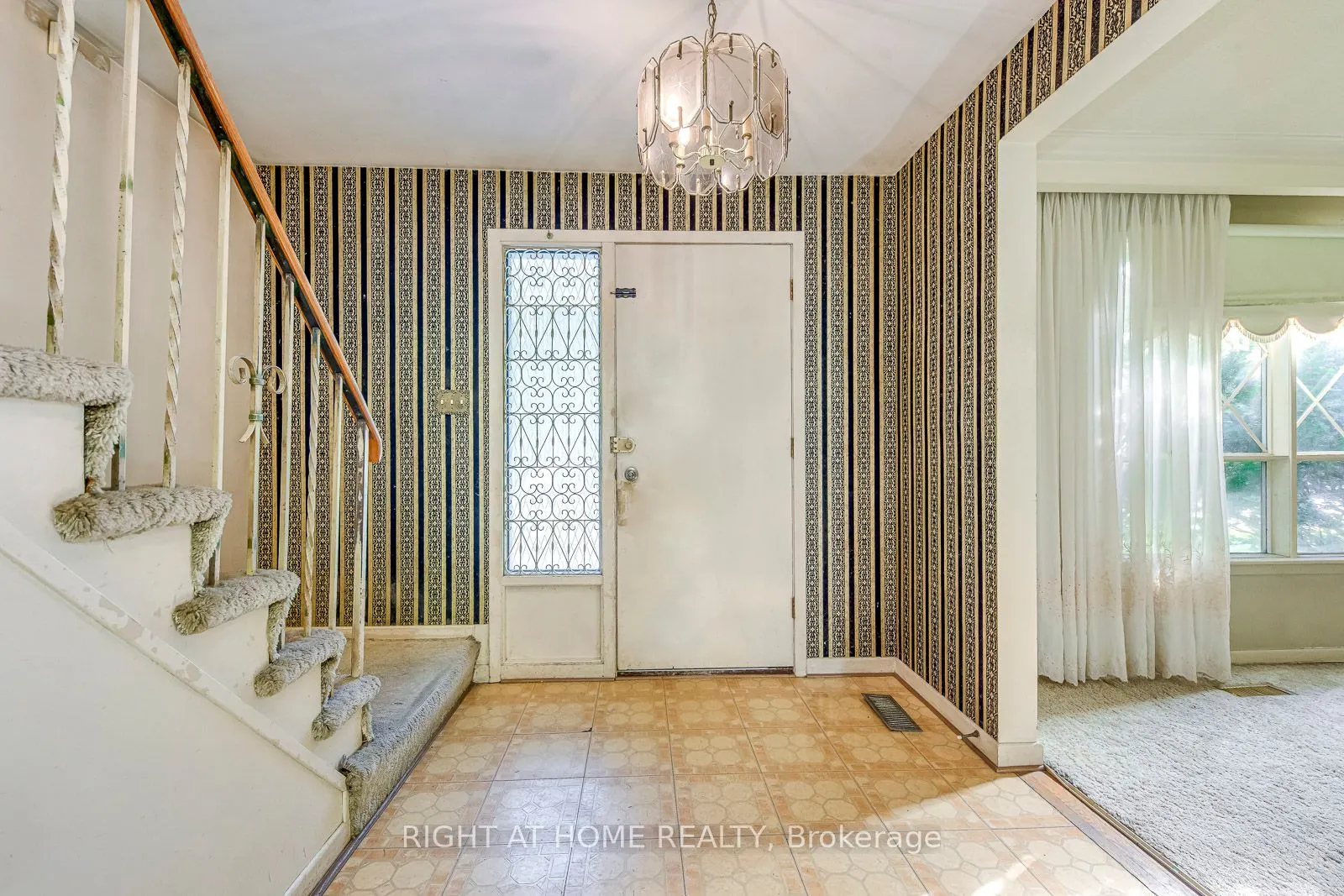 2572 Islington Avenue