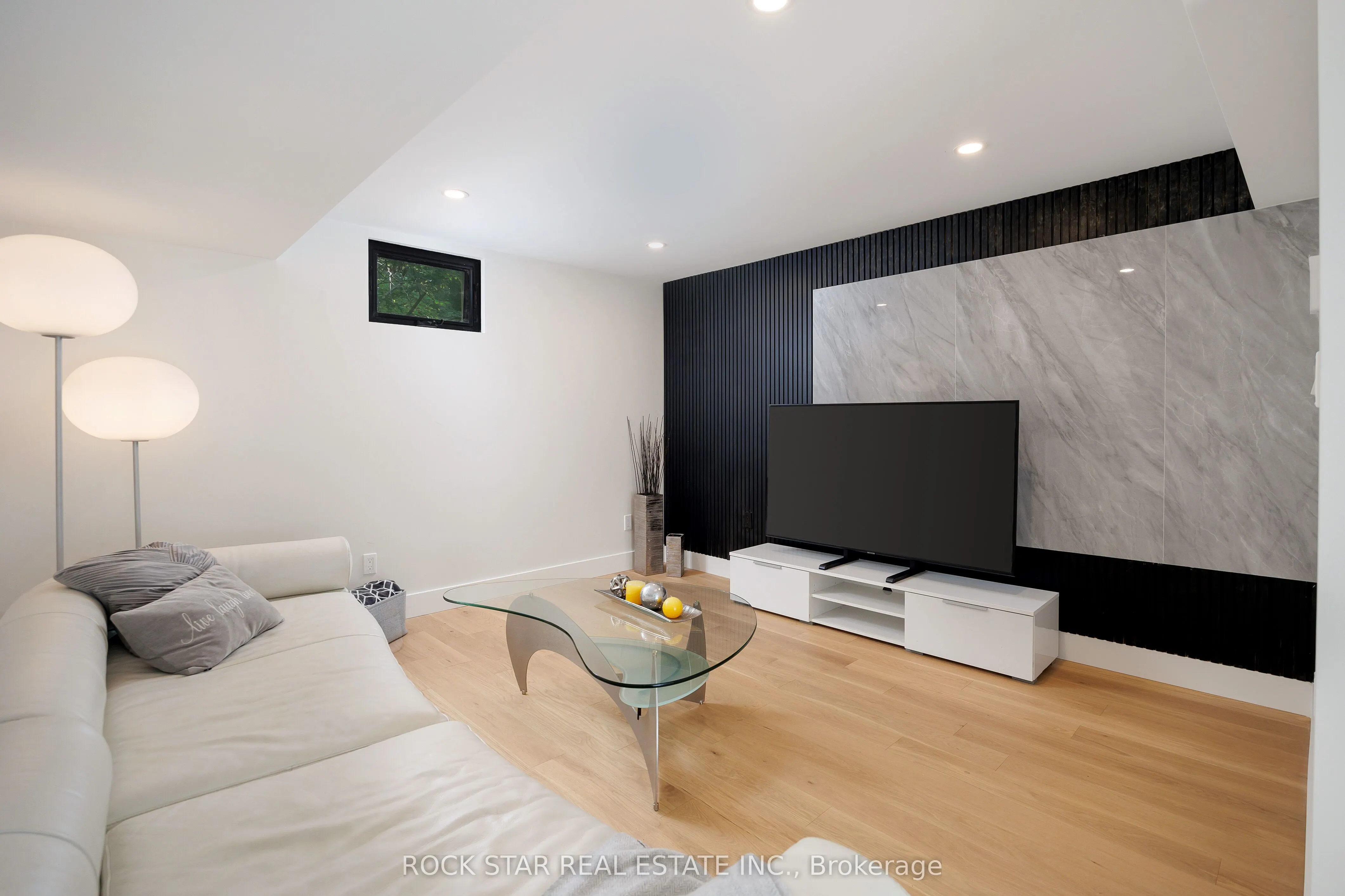 1113 GREENOAKS Drive