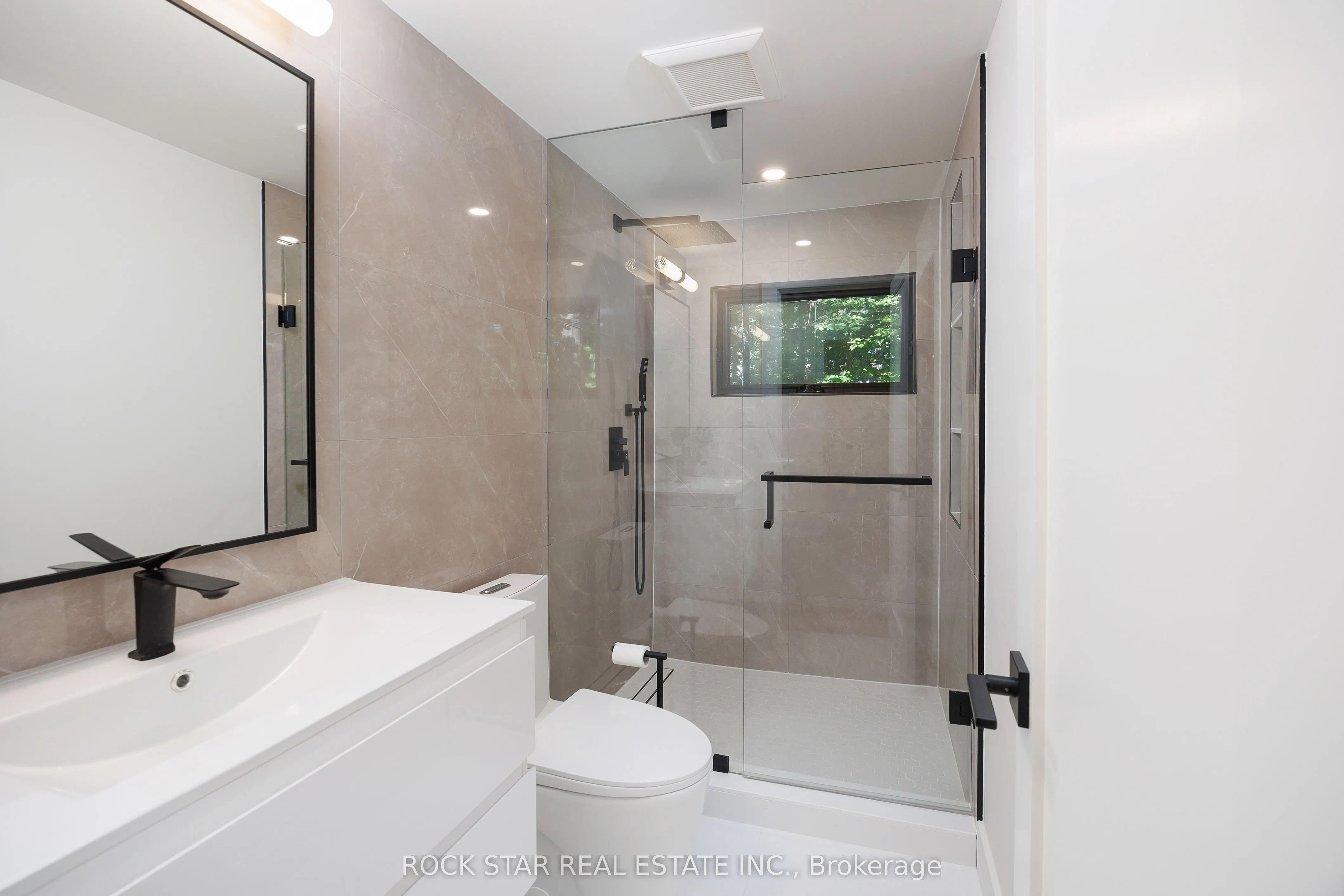 1113 GREENOAKS Drive