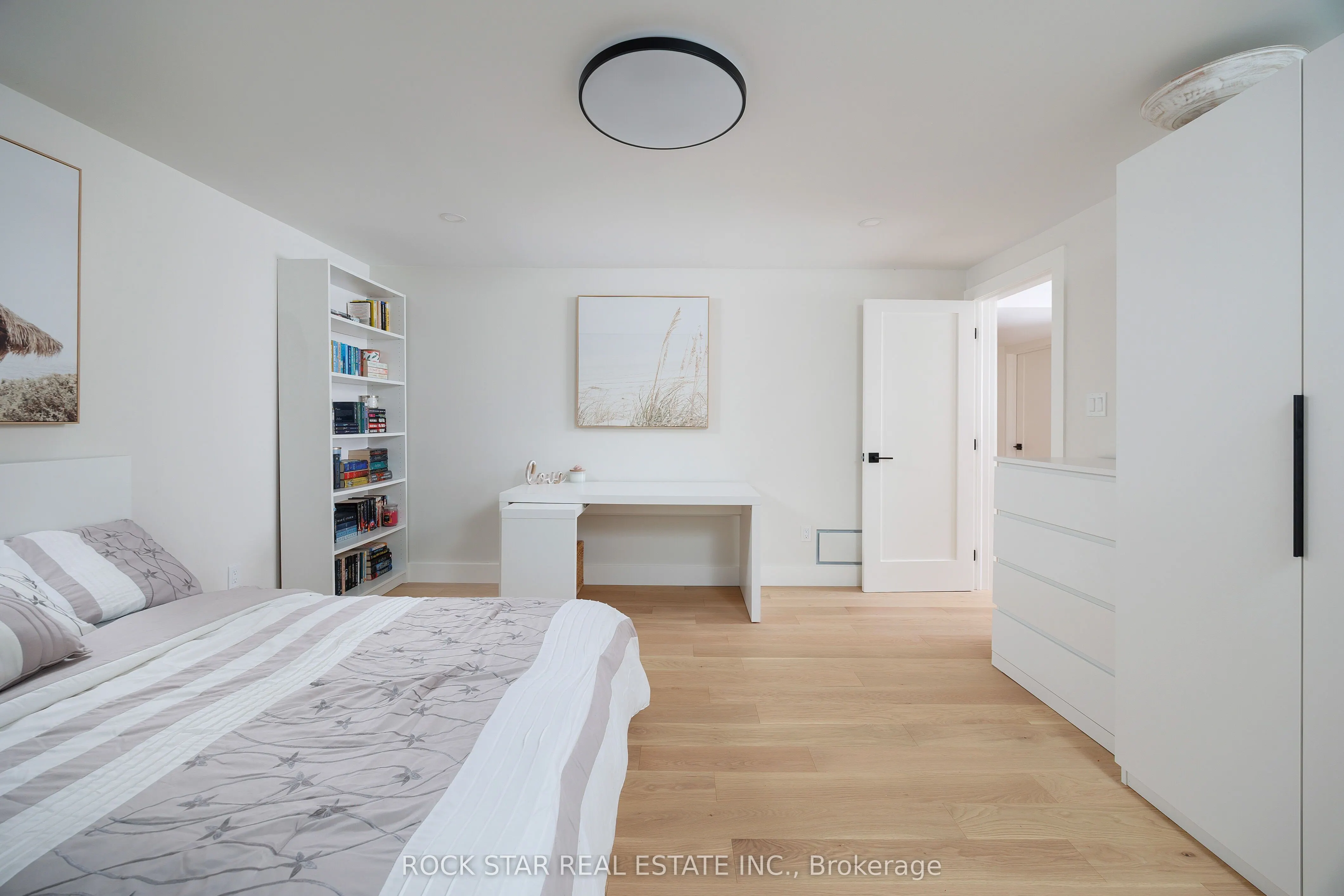 1113 GREENOAKS Drive