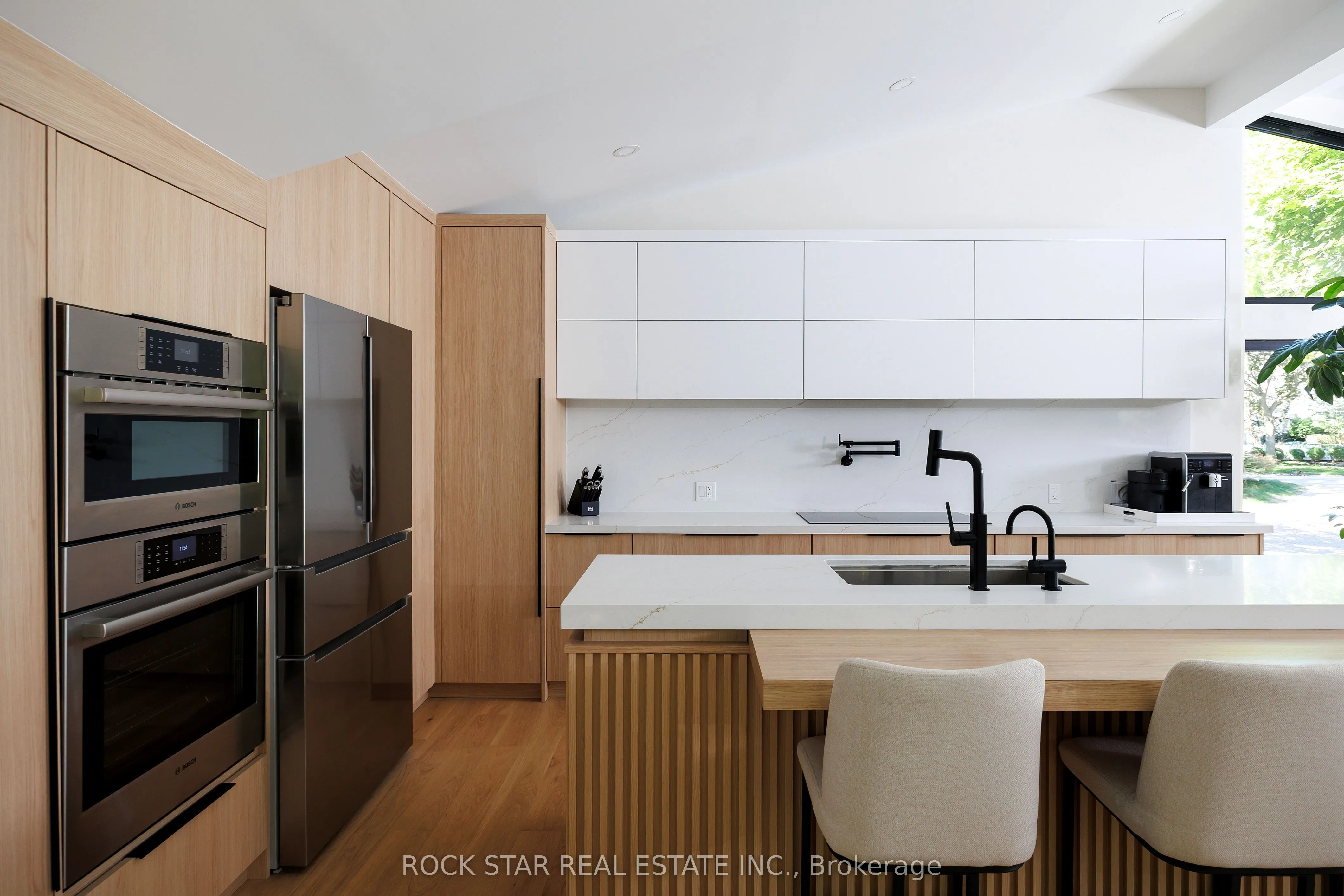 1113 GREENOAKS Drive