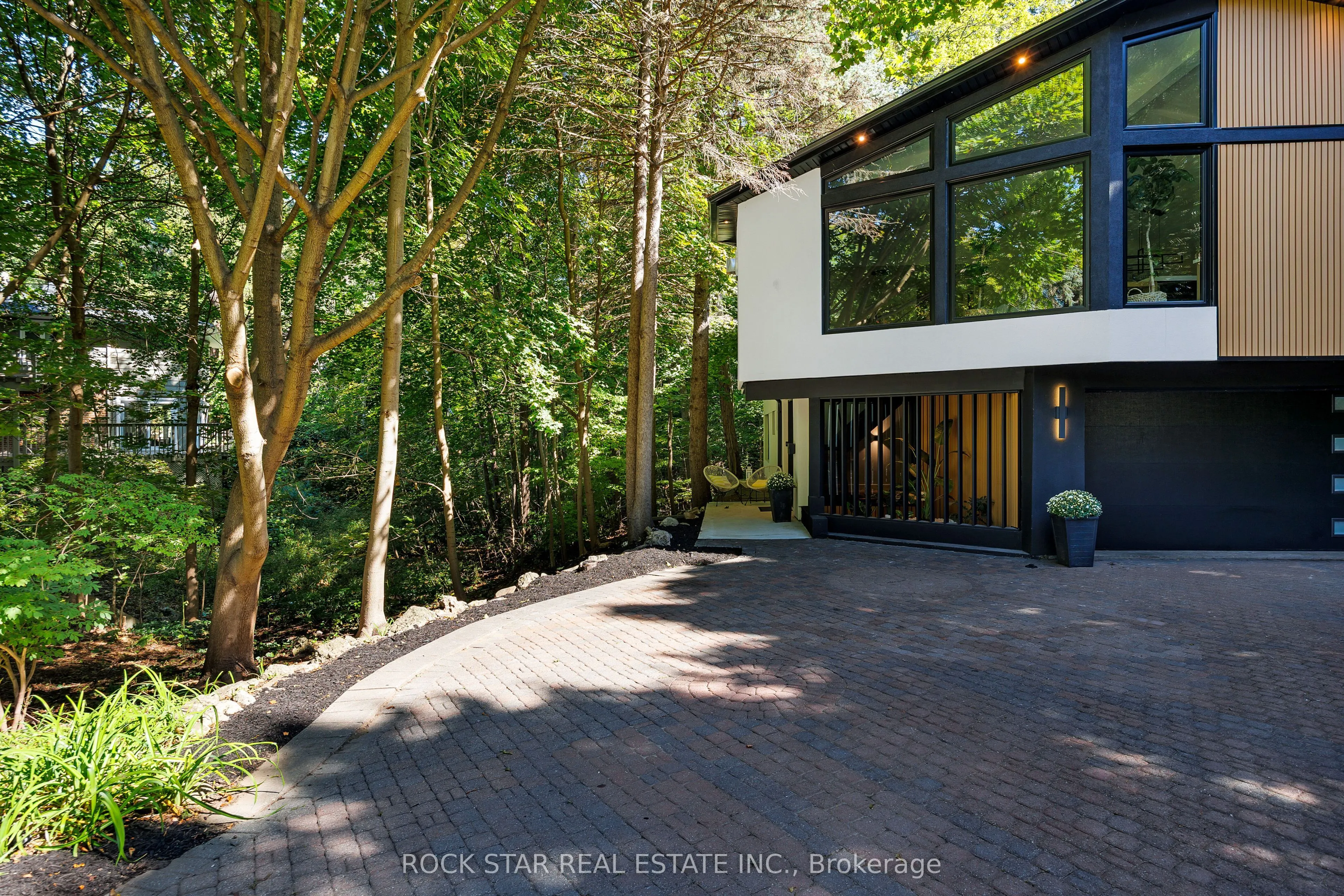 1113 GREENOAKS Drive