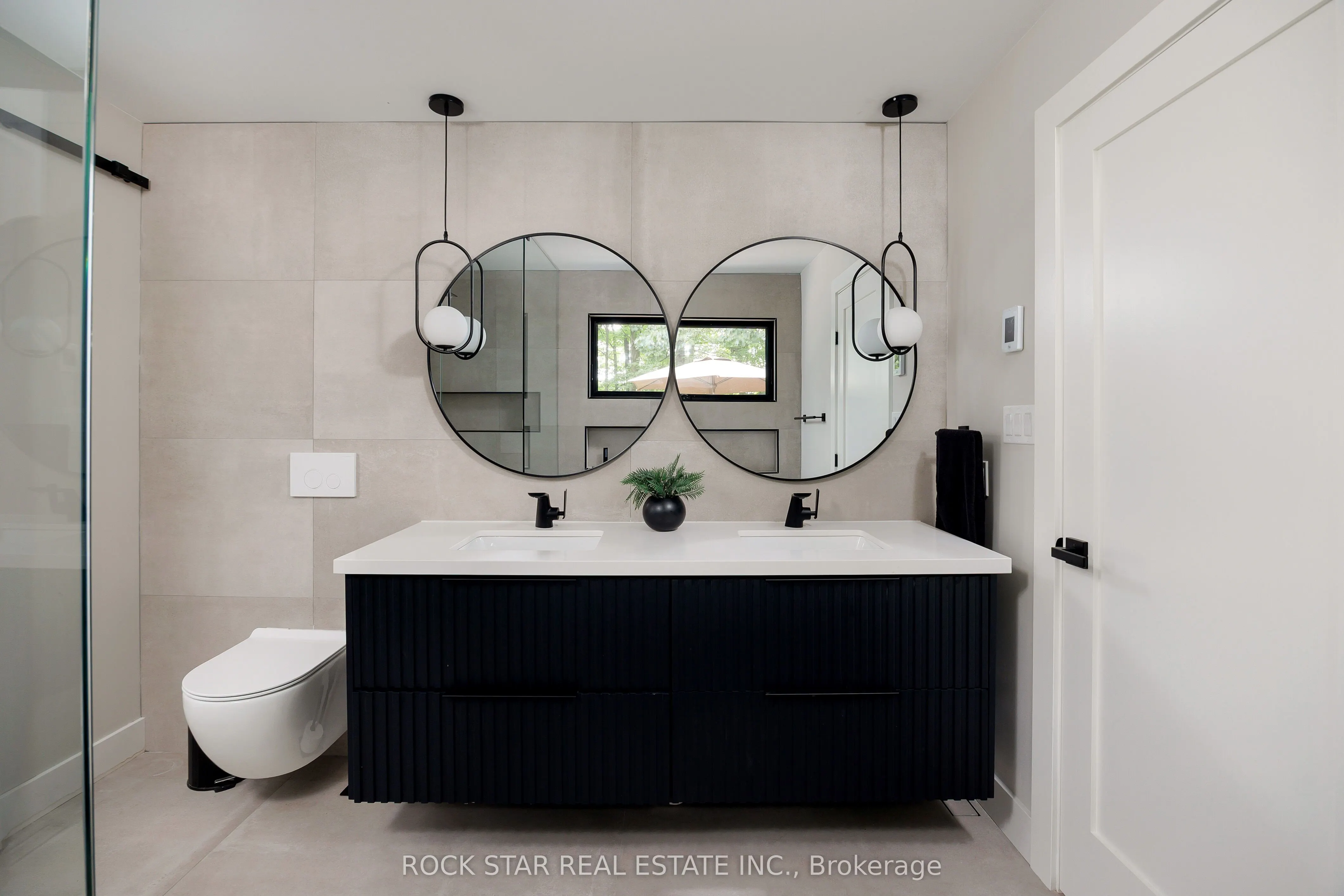 1113 GREENOAKS Drive