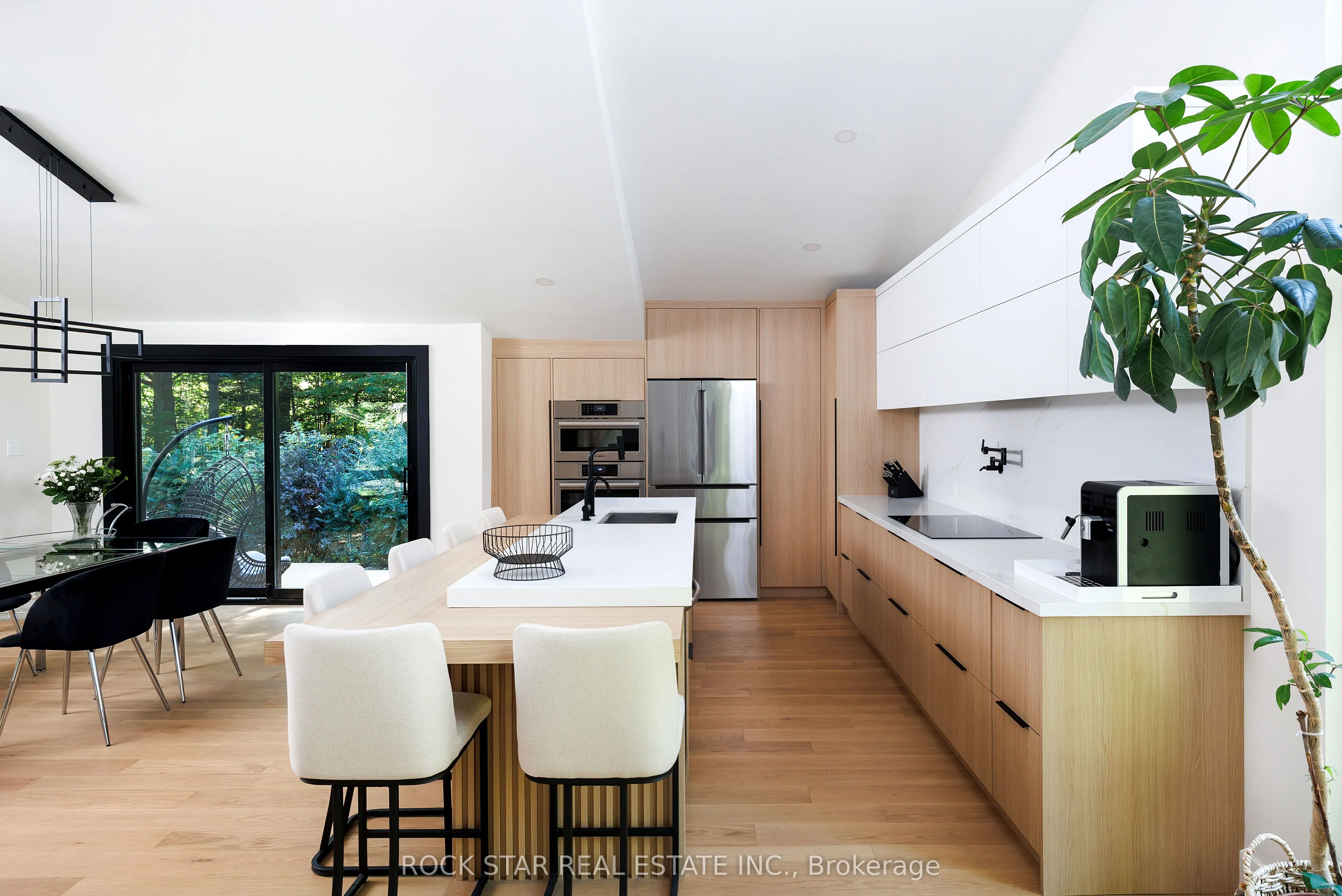 1113 GREENOAKS Drive